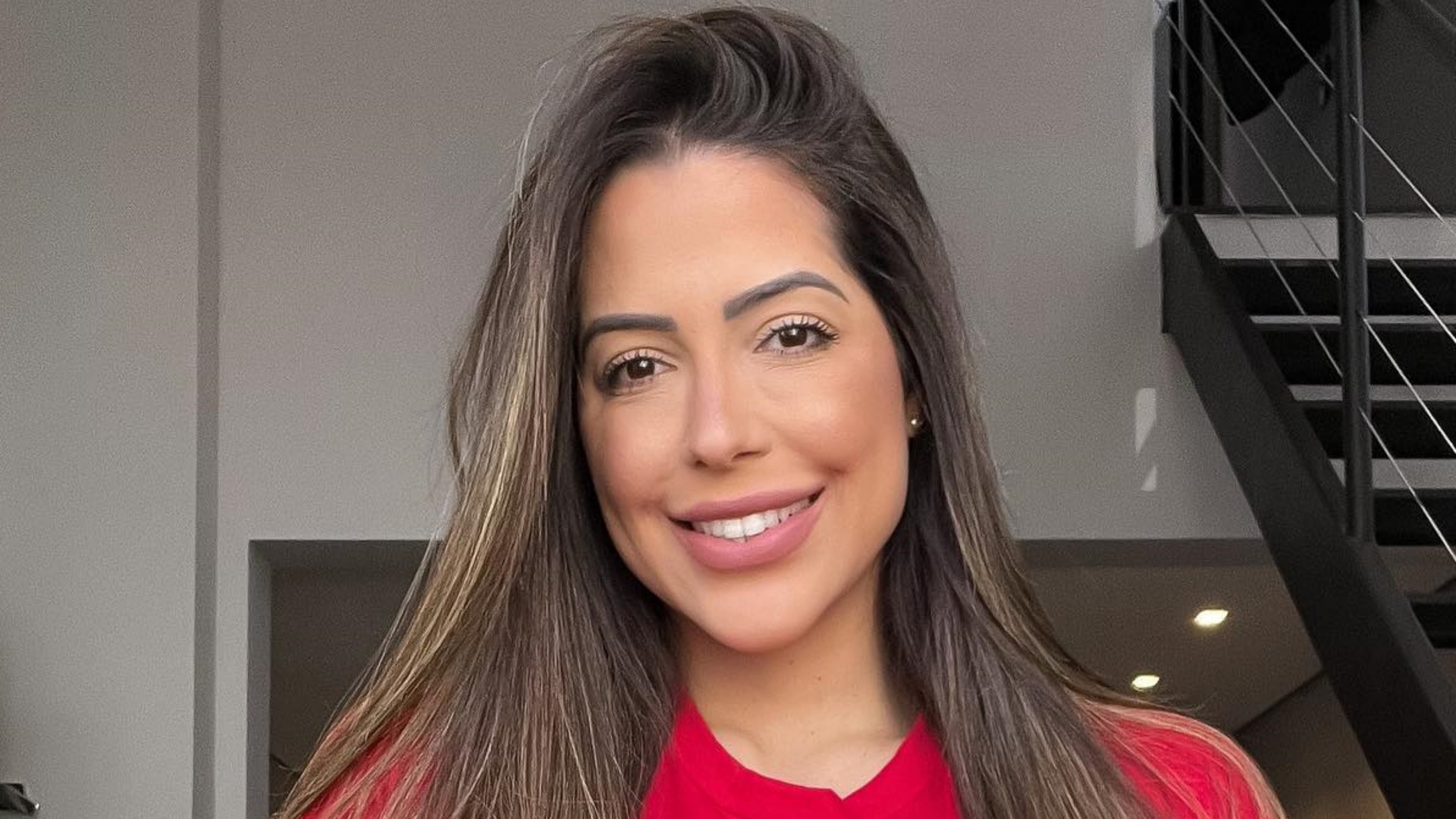 Ex-BBB Laís Caldas faz cirurgias nos olhos e alfineta: “Olho caído não vai rolar mais”