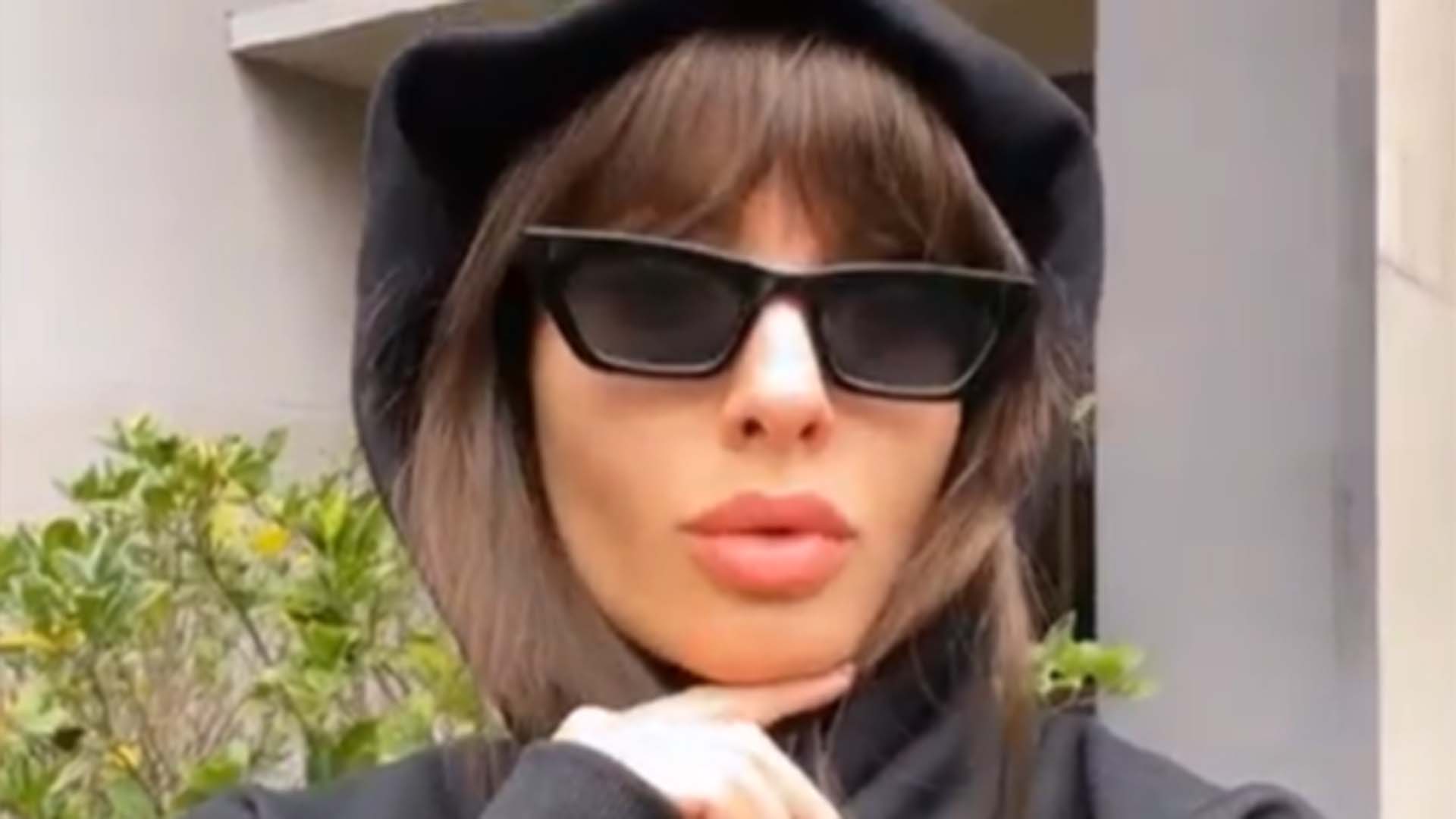 Ex-BBB Thais Braz detona as críticas após cortar a franja novamente