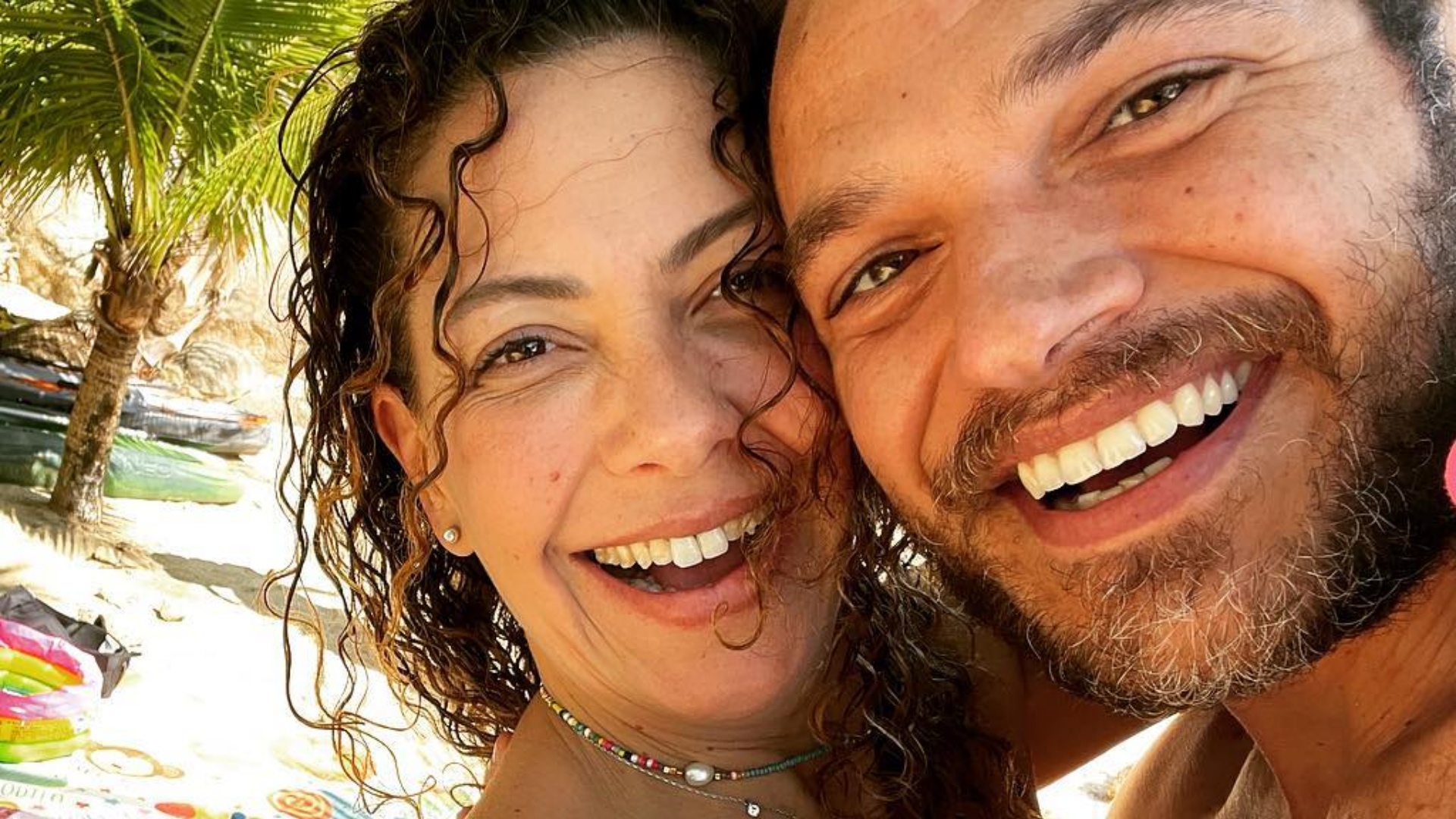 Fabiula Nascimento encanta ao recordar passeio com o marido e os filhos gêmeos: “Família linda”