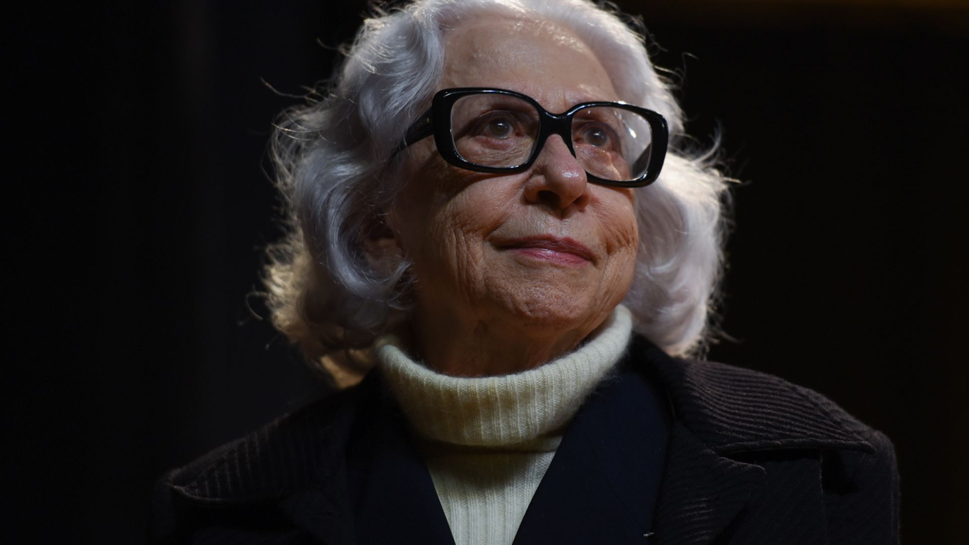 Fernanda Montenegro se emociona ao receber homenagem em teatro de São Paulo