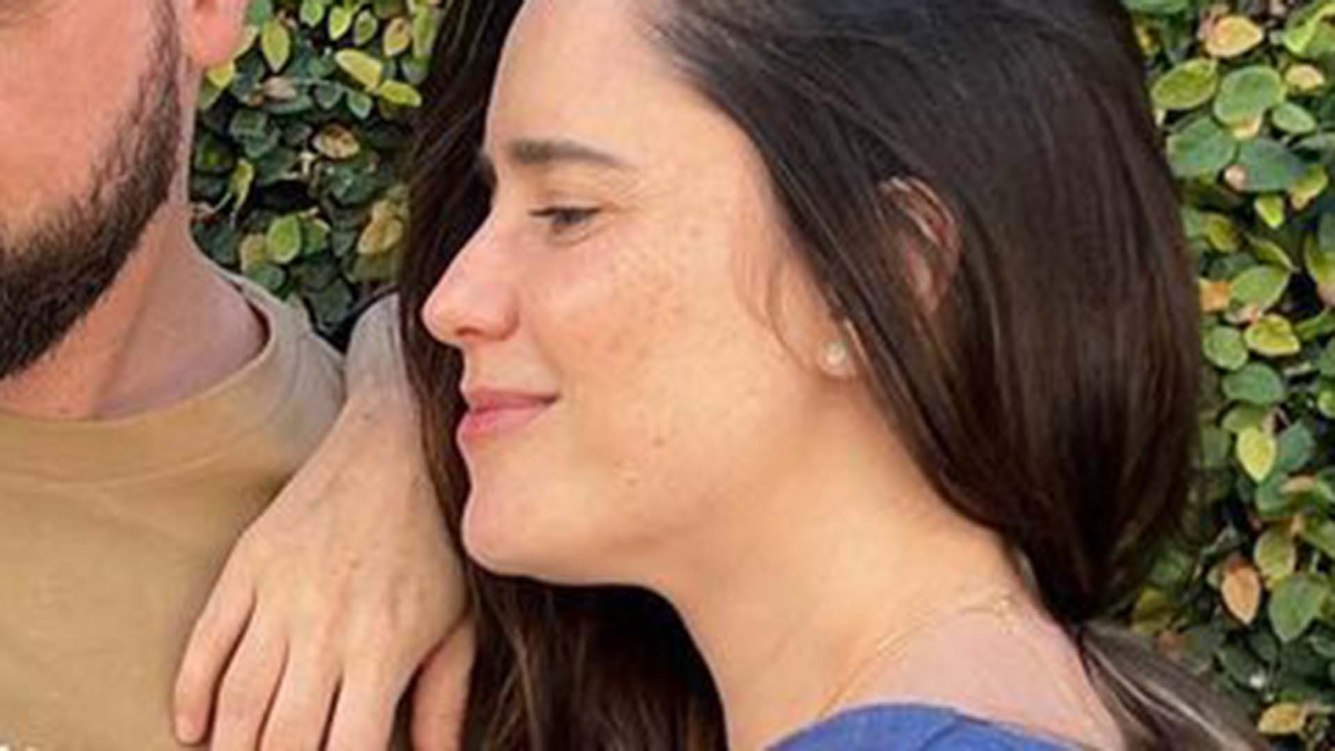 Fernanda Vasconcellos posa com o filho e o marido em nova foto