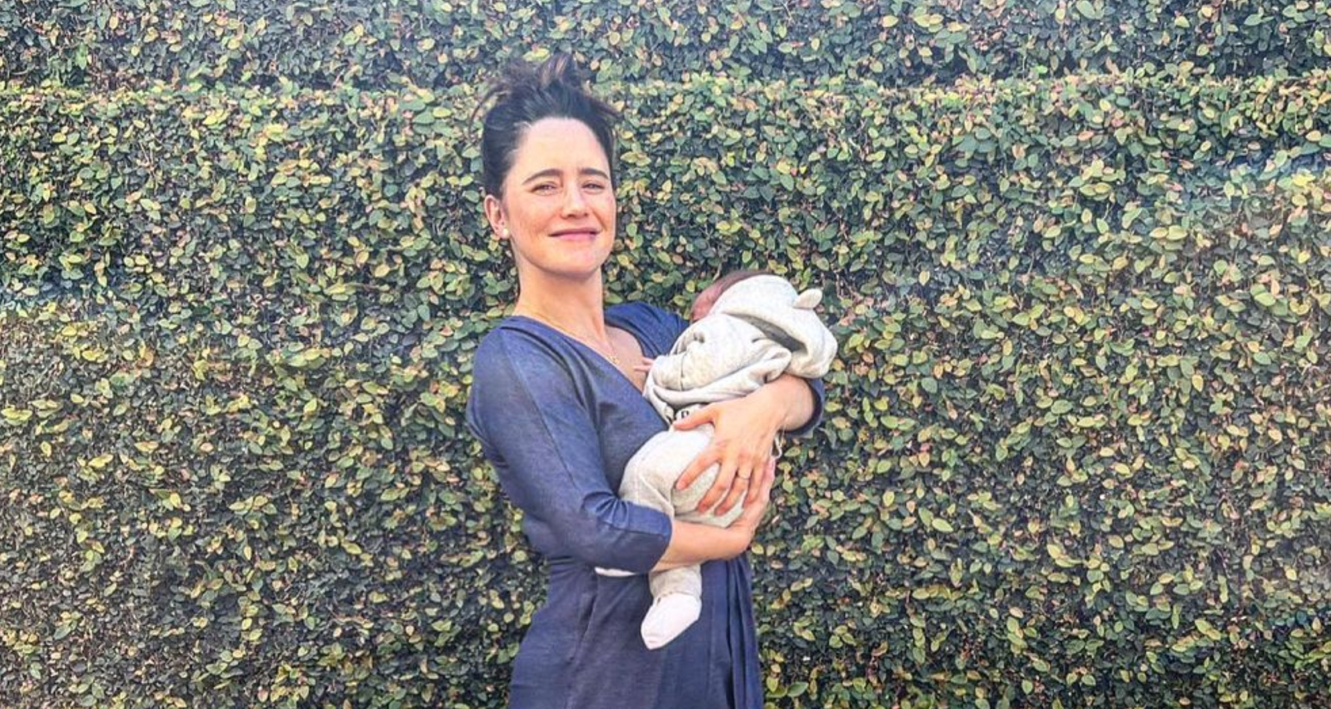 Fernanda Vasconcellos se derrete ao surgir com o filho Romeo no colo
