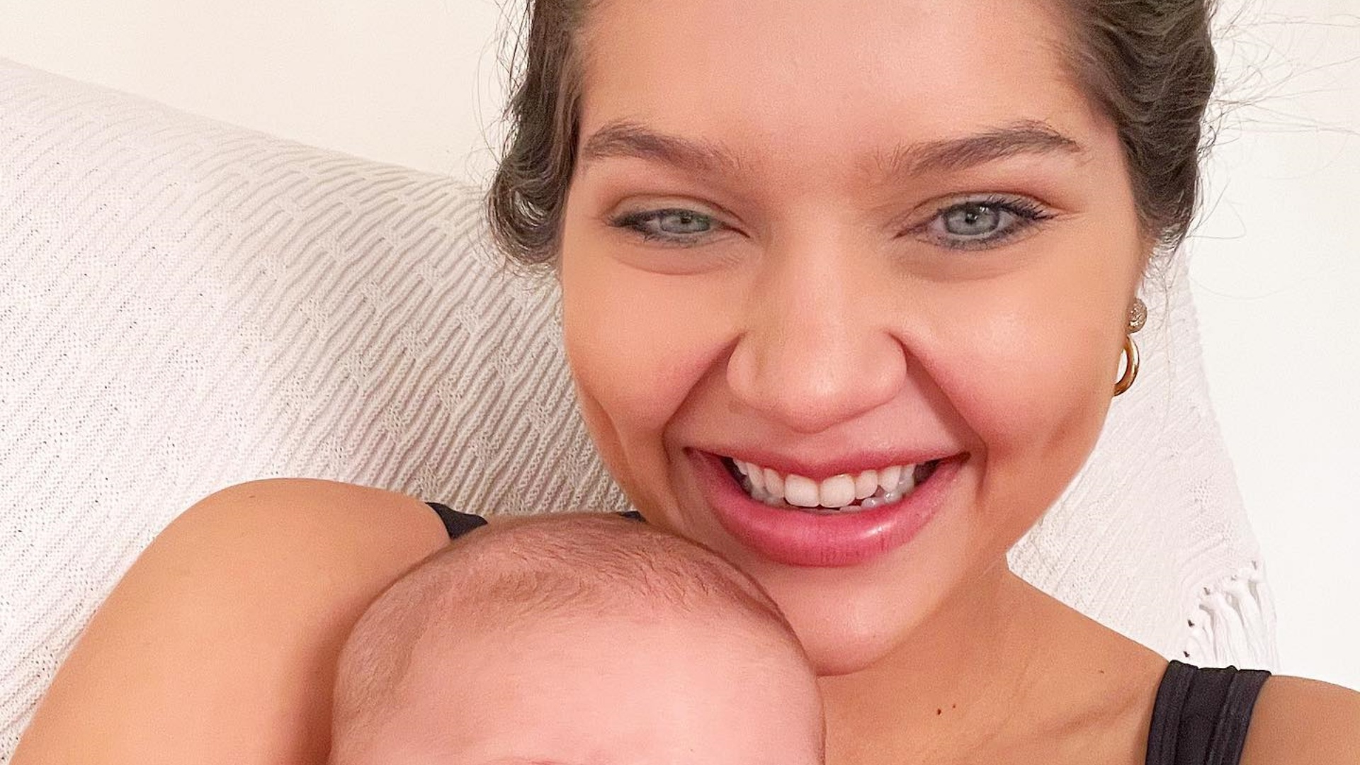 Filha do cantor Leandro se derrete pelo filho em clique encantador: ”Lindo”
