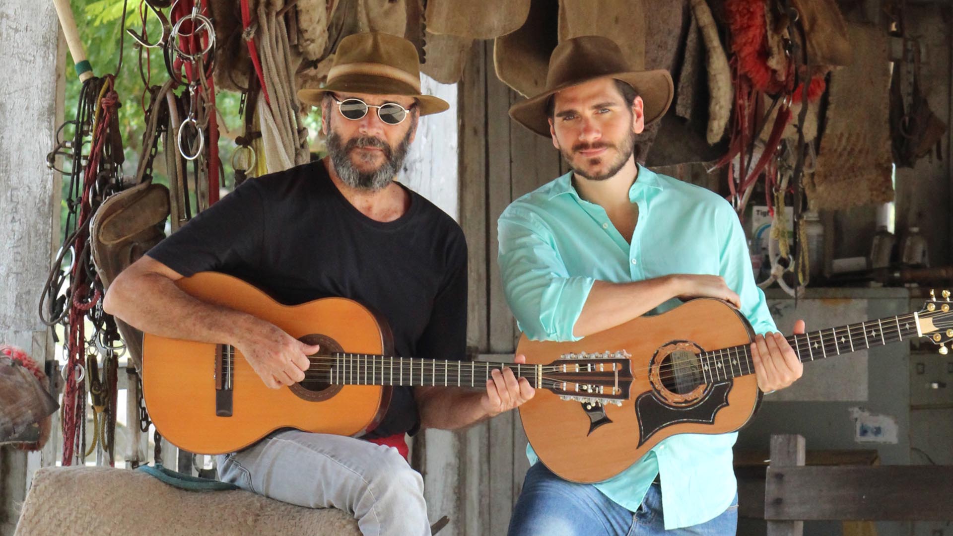 Almir e Gabriel Sater celebram o trabalho juntos na novela Pantanal