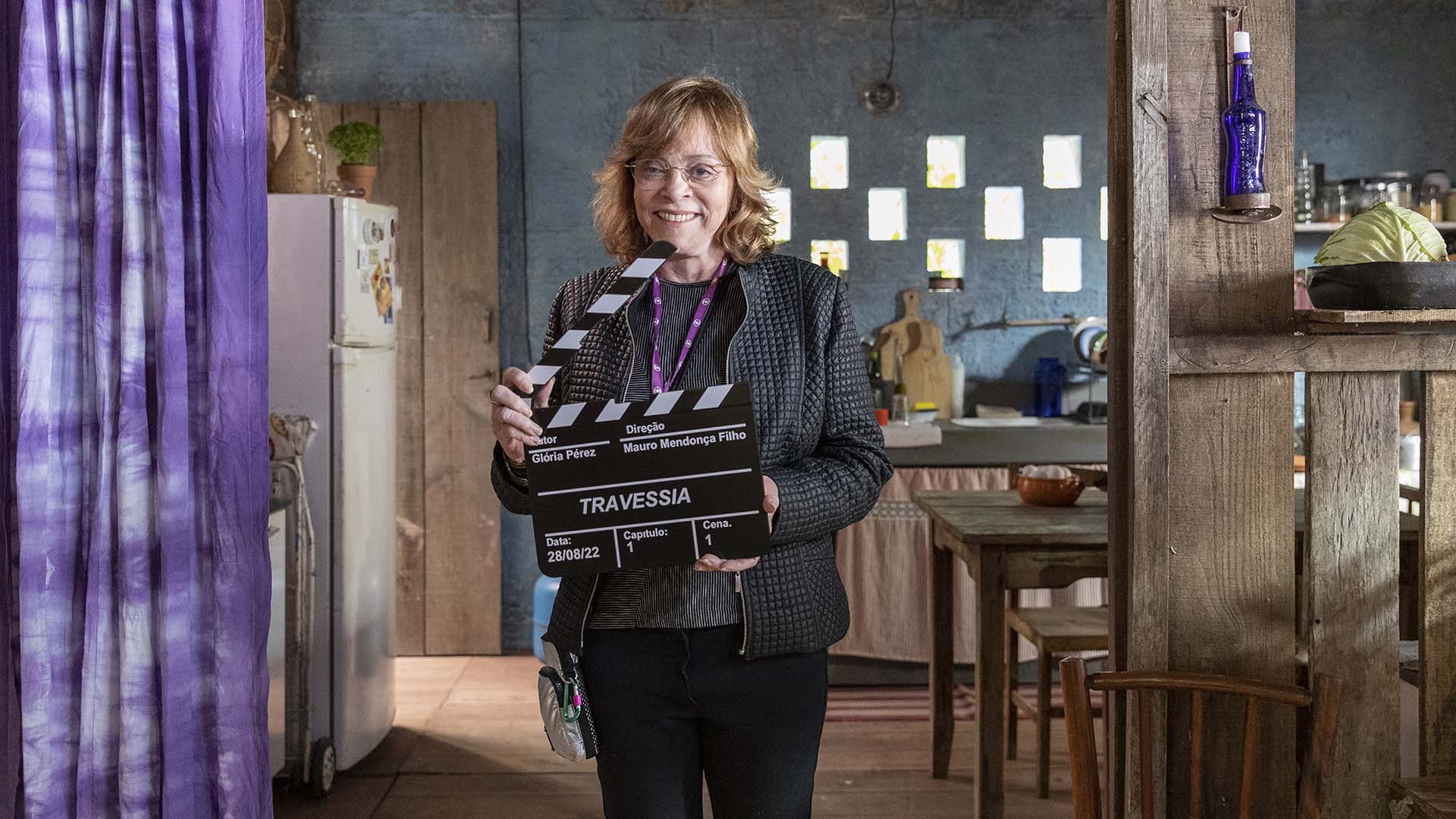 Gloria Perez visita o cenário da personagem Brisa na novela Travessia