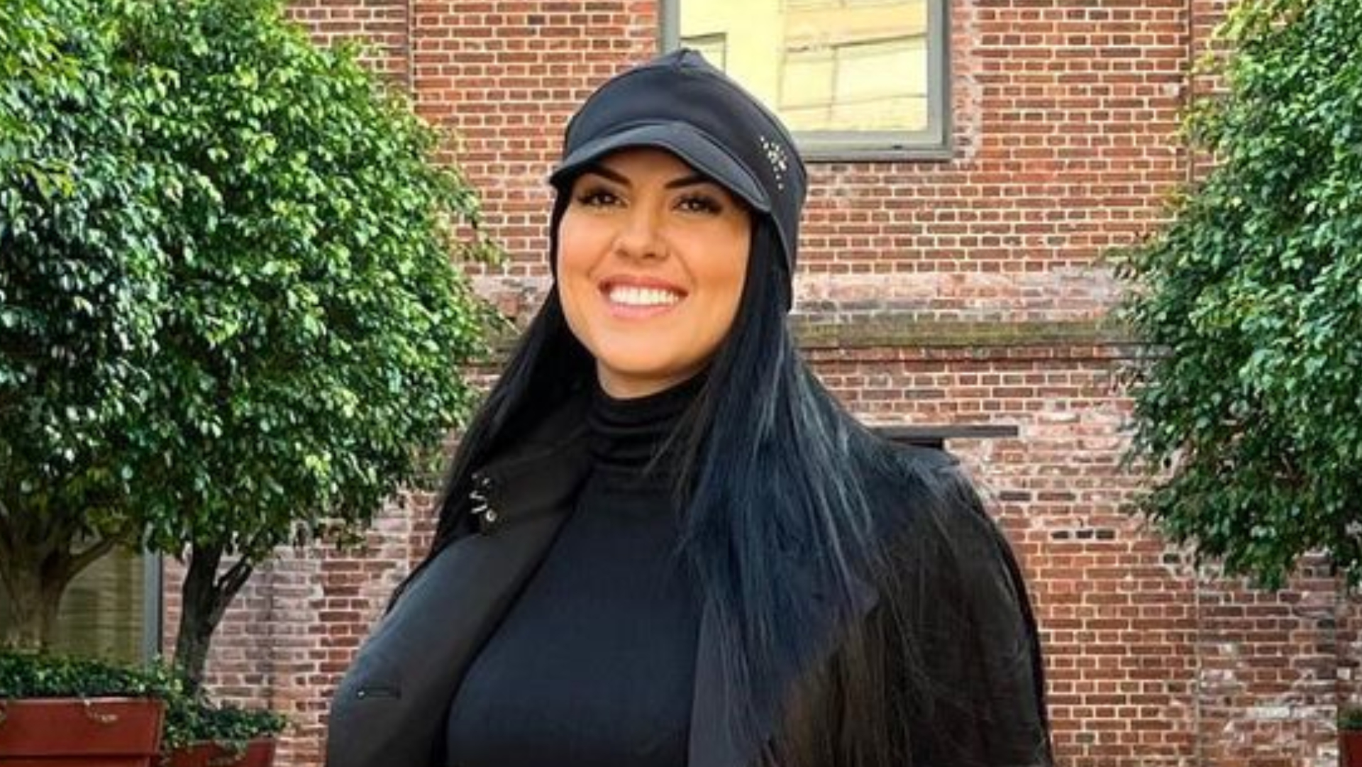 Em Buenos Aires, Graciele Lacerda rouba a cena com calça coladíssima