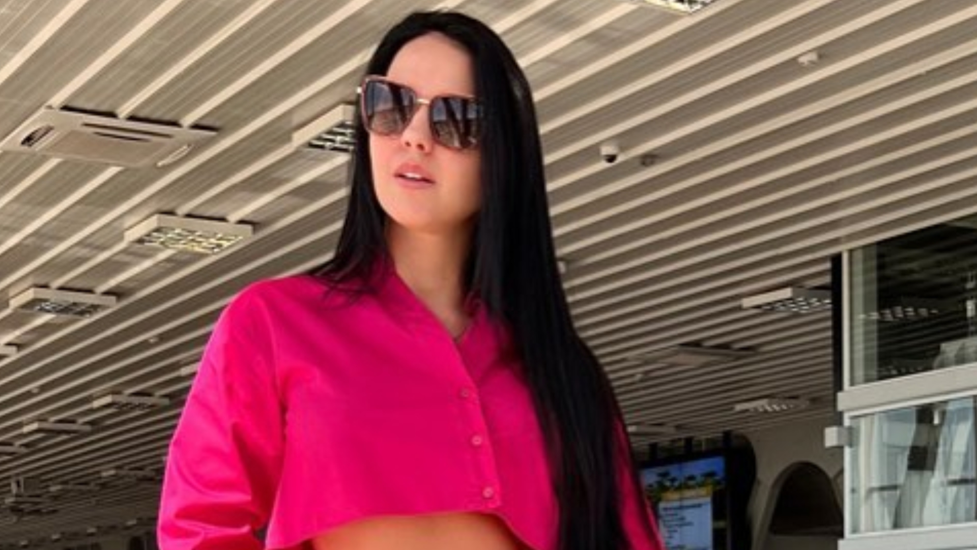 Graciele Lacerda exibe corpaço ao apostar em cropped e calça muito rasgada: ”Espetáculo”