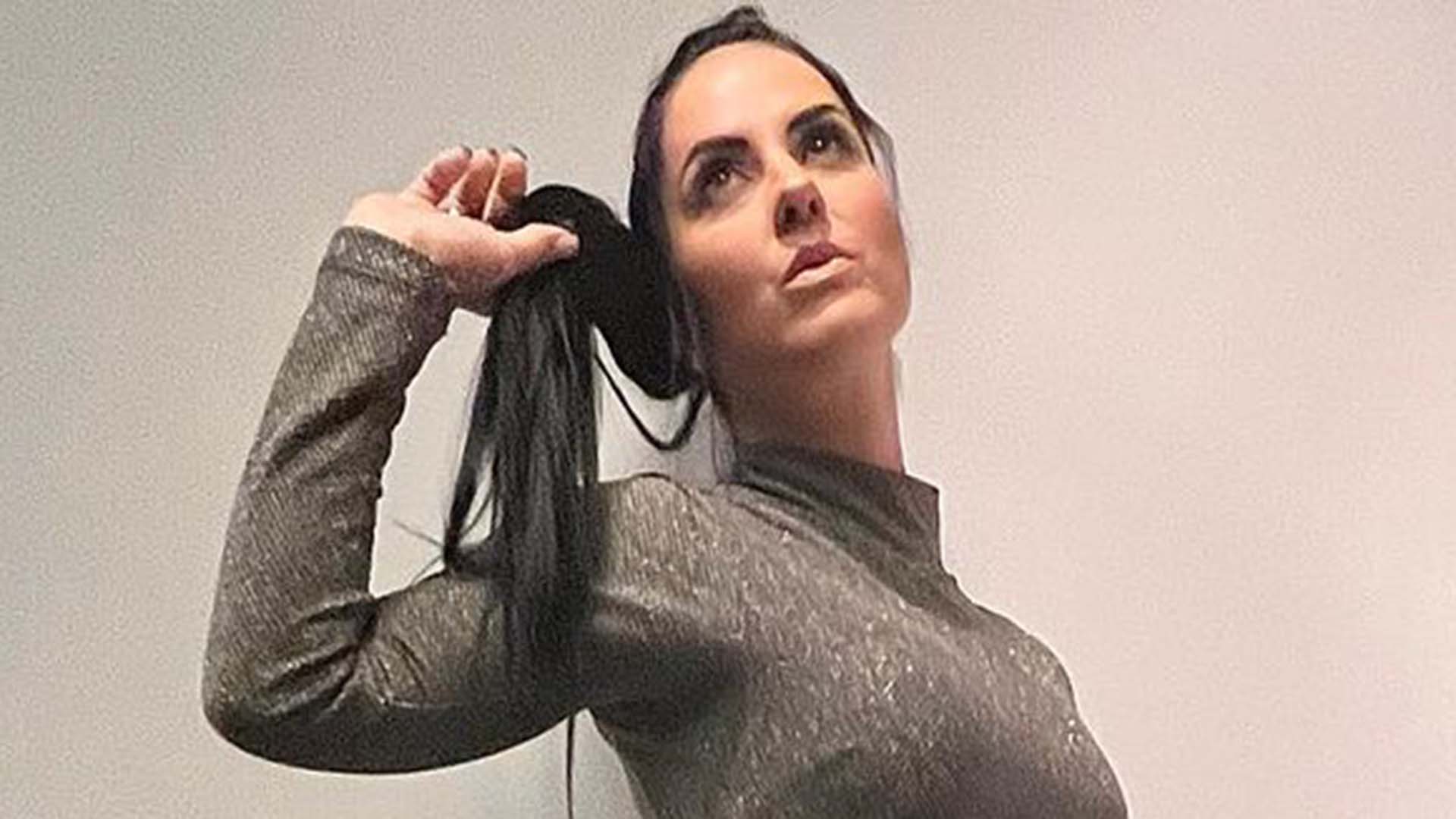 Graciele Lacerda usa vestido com recortes estratégicos e brilho