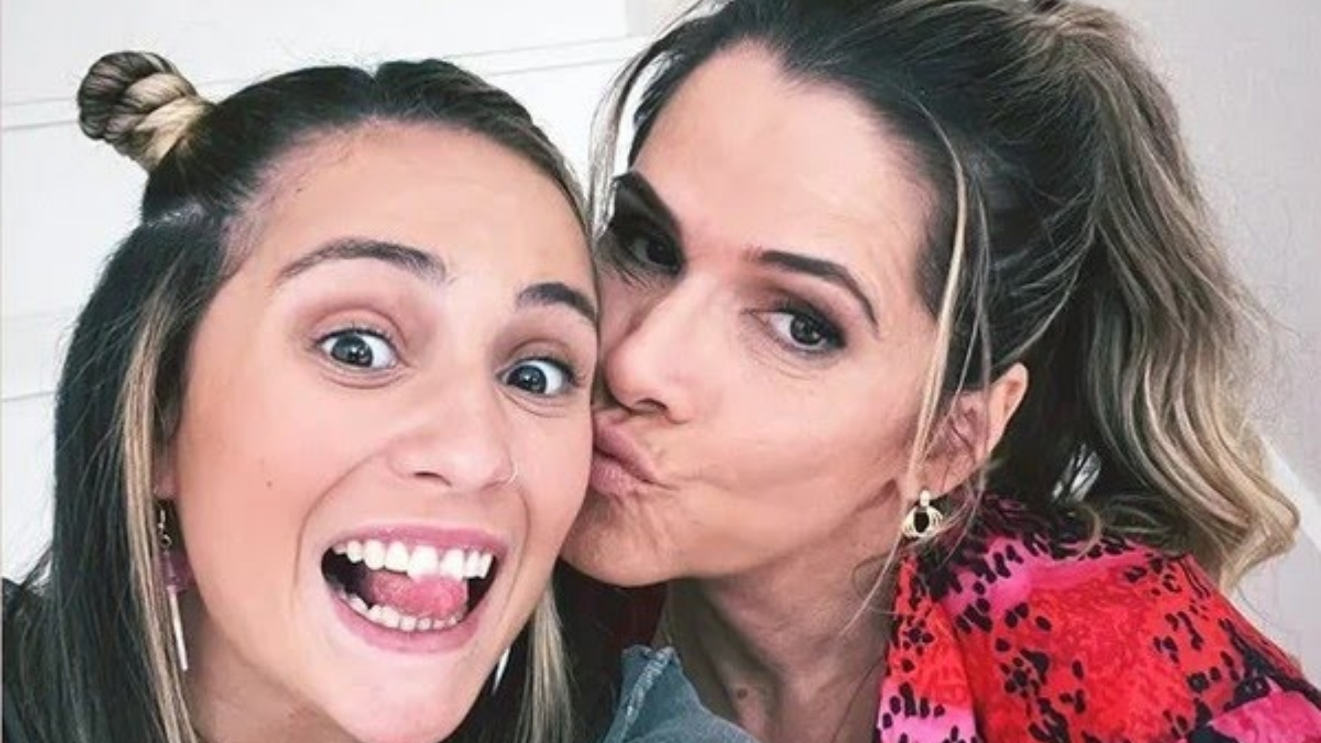 Ingrid Guimarães recria foto com Luisa Périssé e rasga elogios: “Já nasceu engraçada”