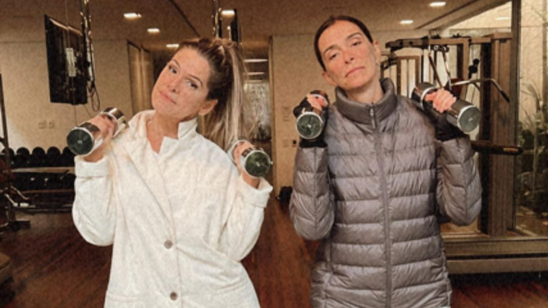 Ingrid Guimarães e Mônica Martelli se divertem ao malharem juntas: ”Com dignidade”