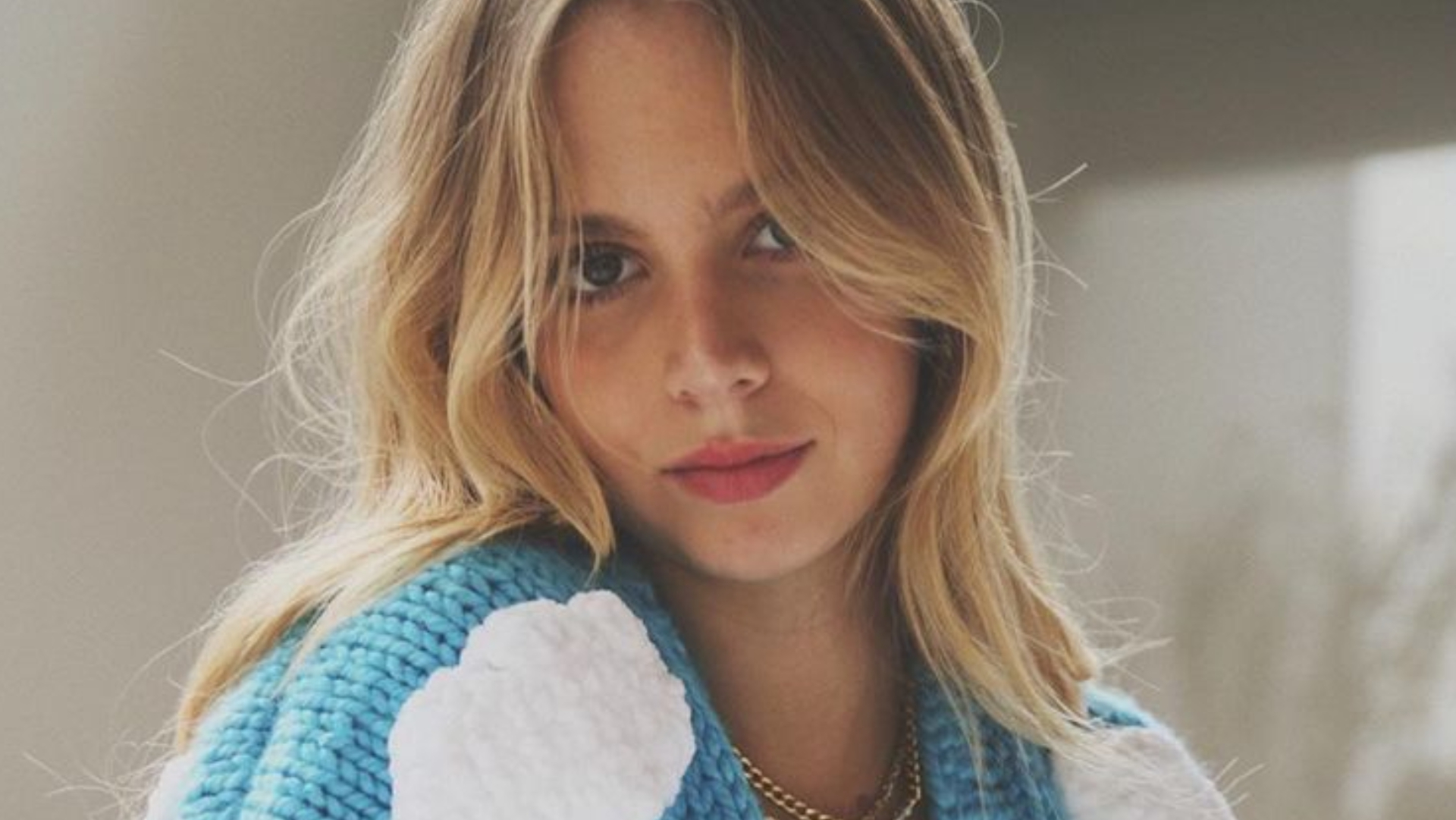 Isa Scherer exibe barrigão à espera de gêmeos e brinca: ”Vai explodir”
