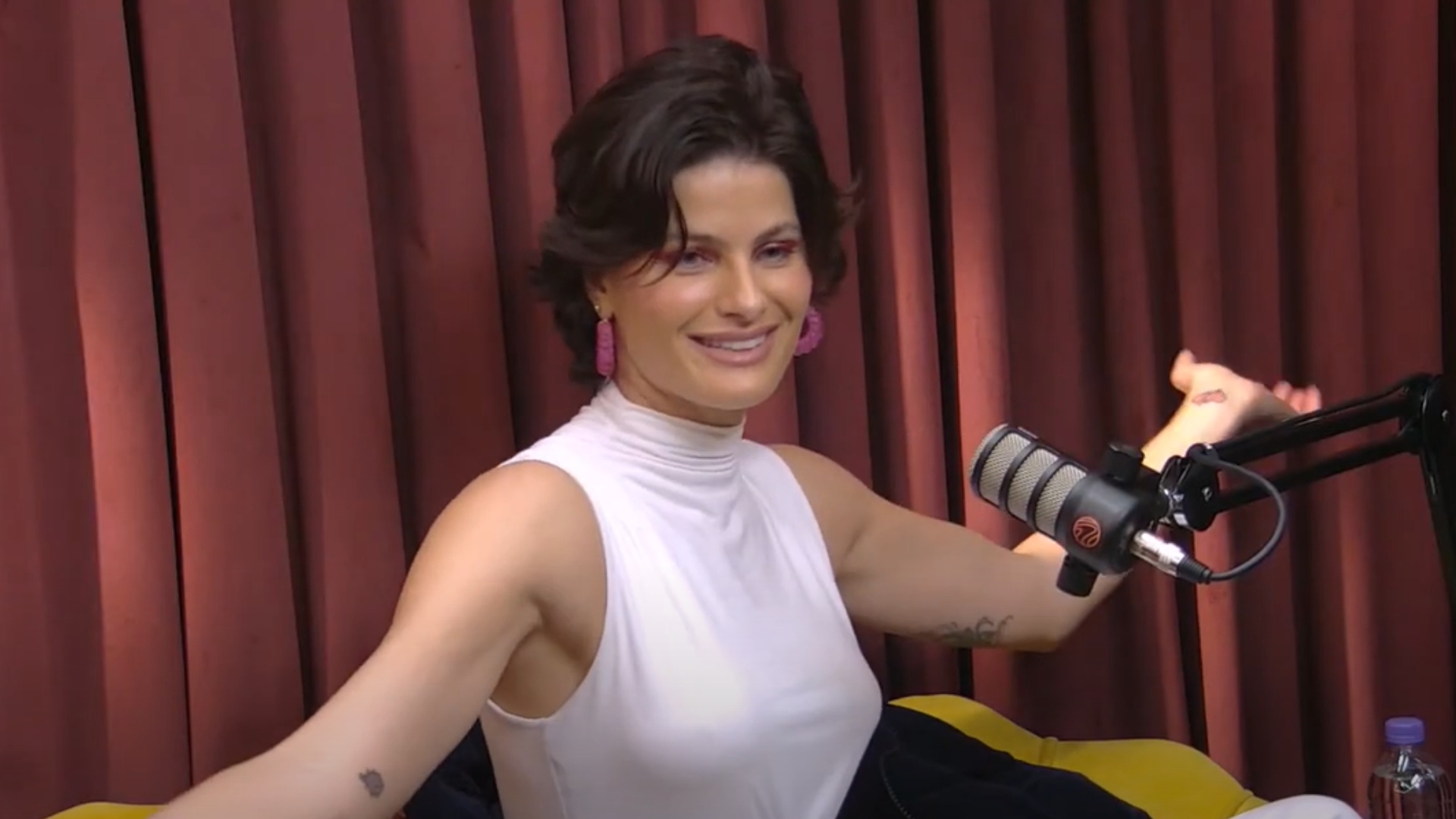 Isabeli Fontana diz que teve doença curada por alienígenas: “Eu vi o rosto”