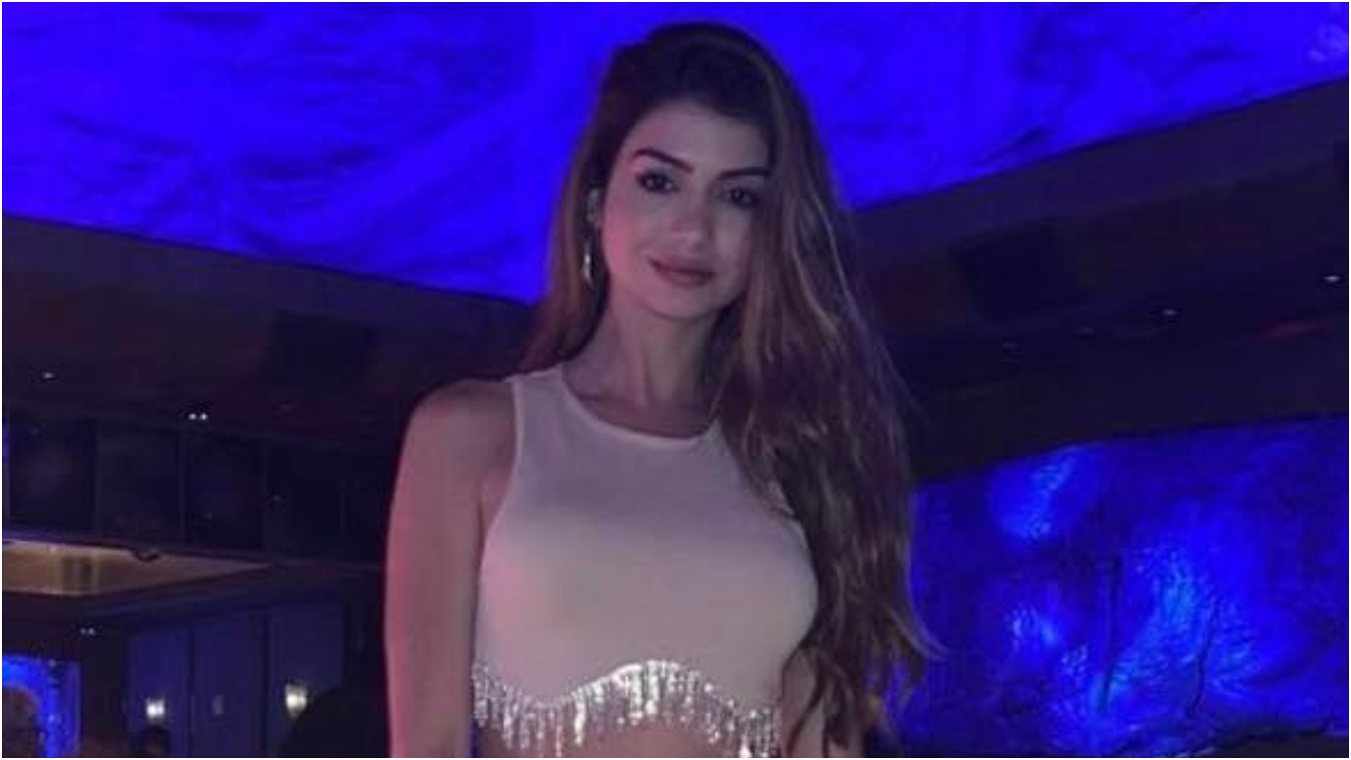 Izabela Cunha ostenta abdômen sarado em jantar romântico com Luan Santana: ”Uau”