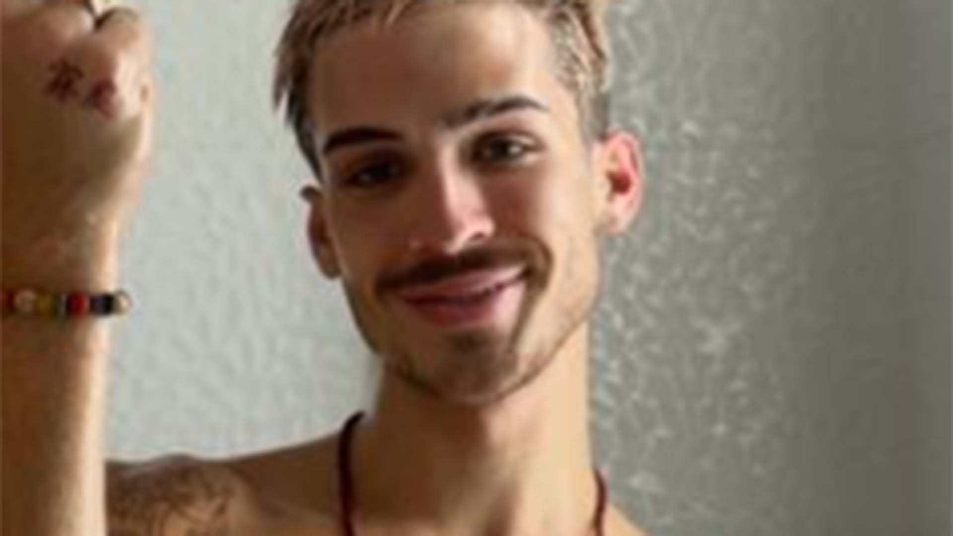 João Guilherme surpreende ao exibir foto no banho