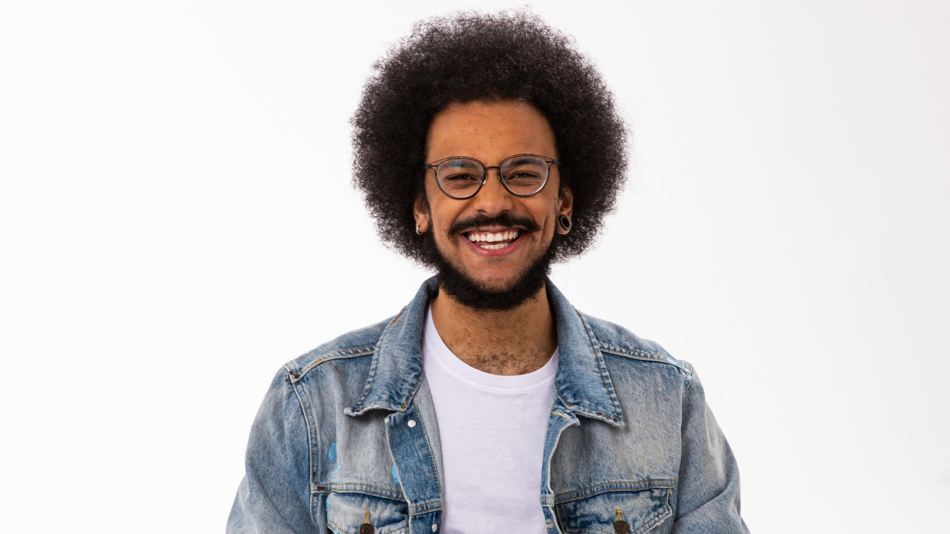 Ex-BBB João Luiz Pedrosa celebra apresentação do podcast Bocas Ordinárias: ”Estar nesse projeto é demais!”