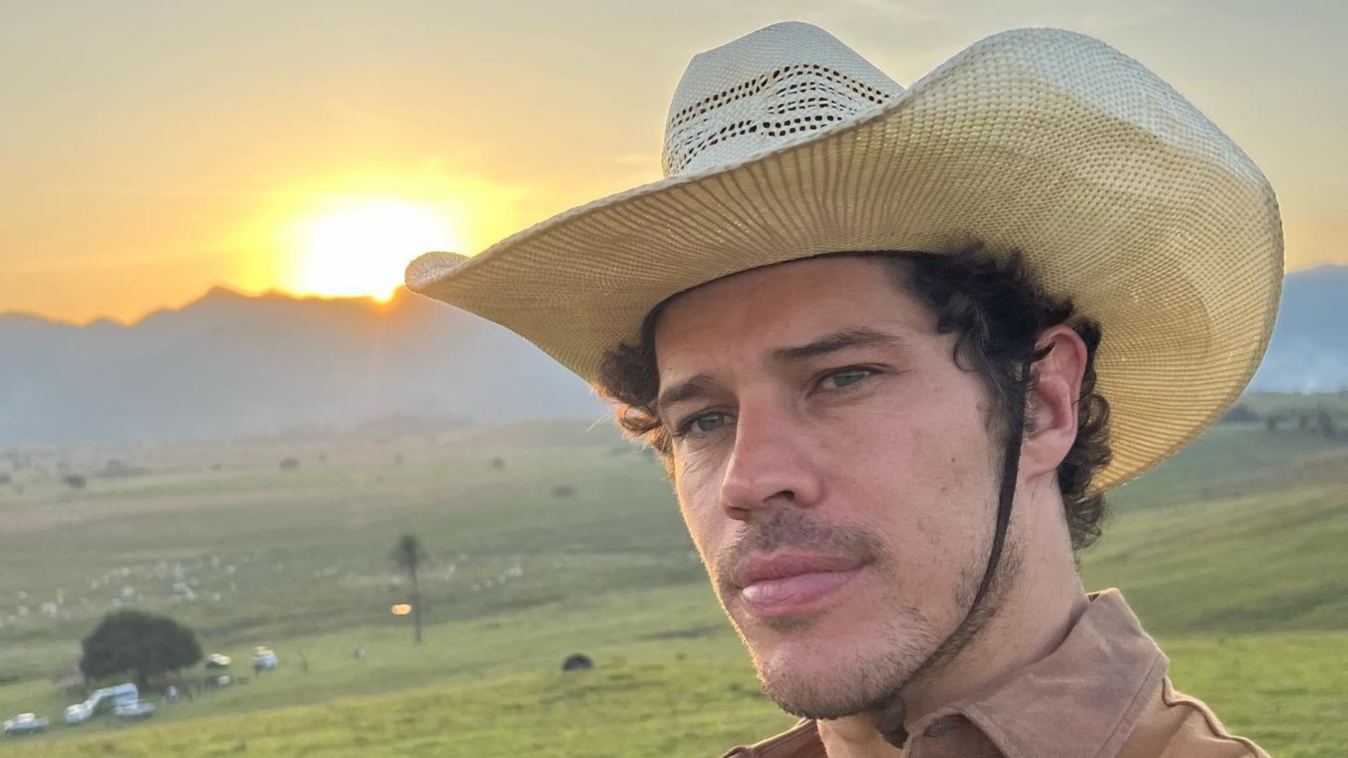 José Loreto revela como é a rotina e os bastidores de ‘Pantanal’: ”Simbora peão”