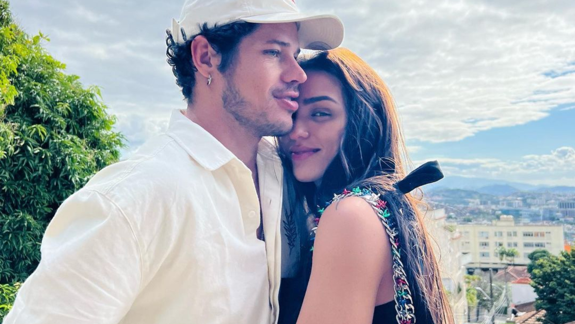 Rafa Kalimann posta foto antiga com José Loreto, e ator se declara: ”Só sei que grudei”