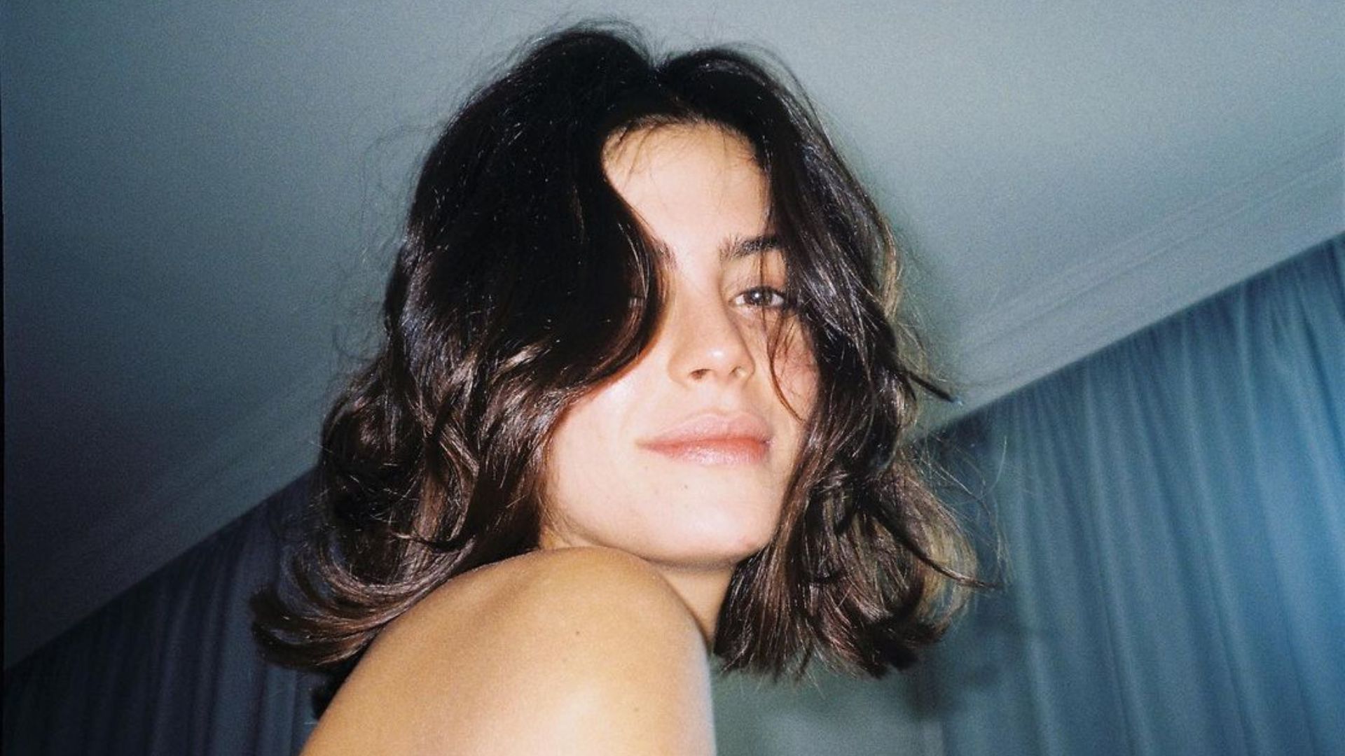 Julia Dalavia, a Guta de ‘Pantanal’, exibe beleza natural em foto e surpreende