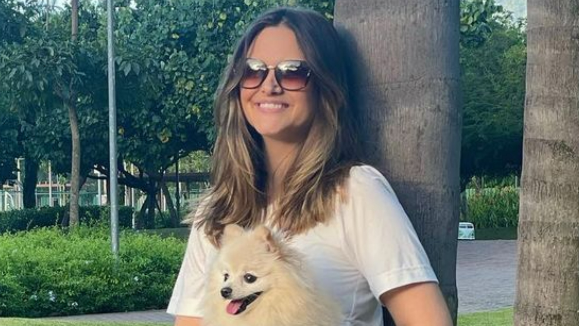 Juliana Paiva compartilha momento carinhoso com seu cachorrinho, Sancho