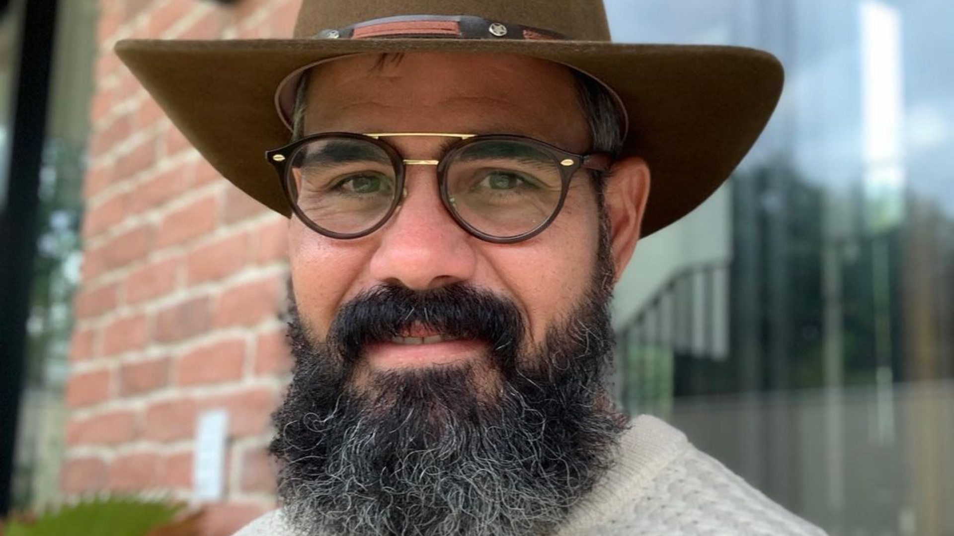 Juliano Cazarré pede orações para a filha: ”Guerra ainda não acabou”