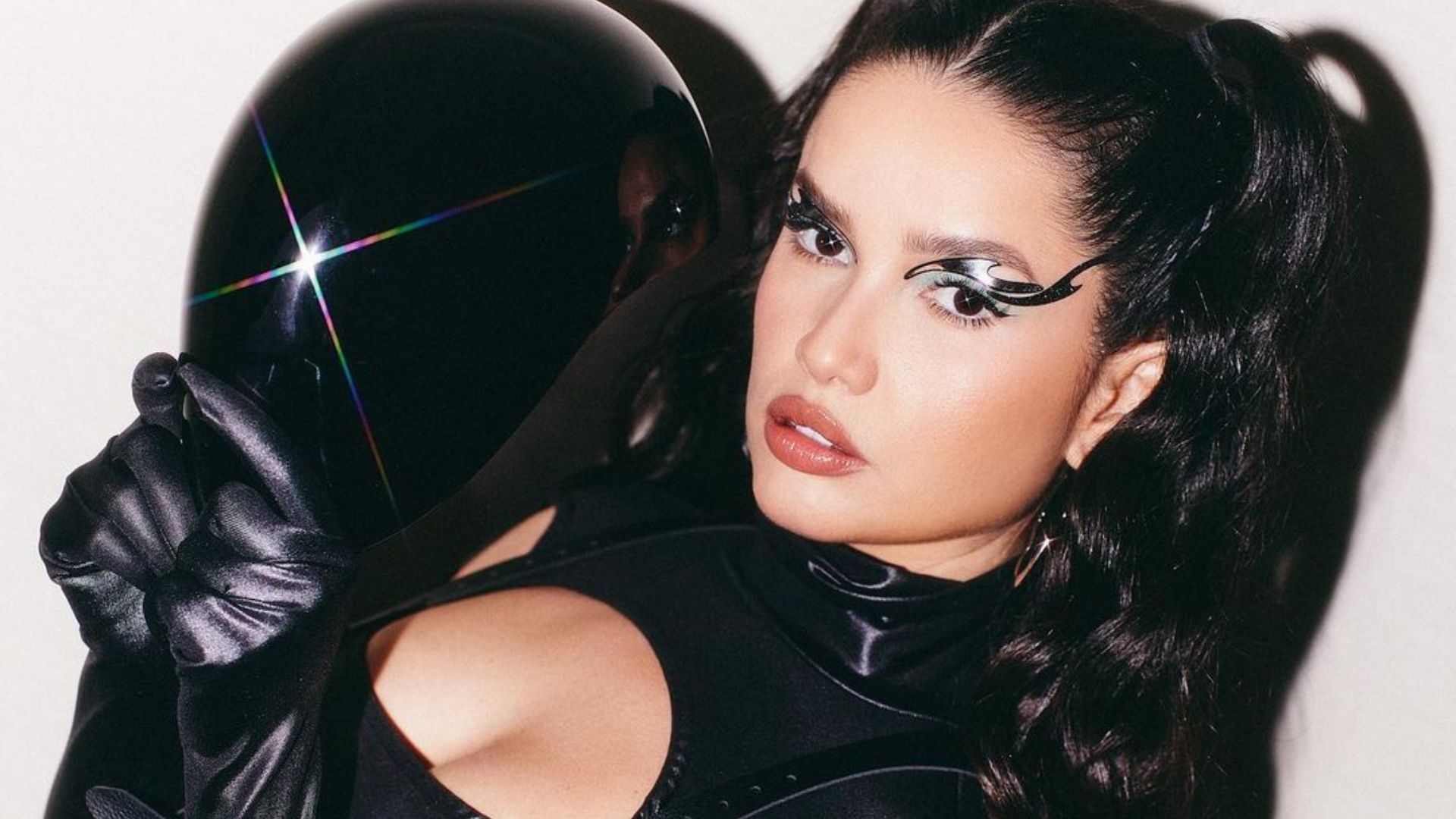 Juliette aposta na tendência ‘bikercore’ e rouba a cena com look de R$1 mil