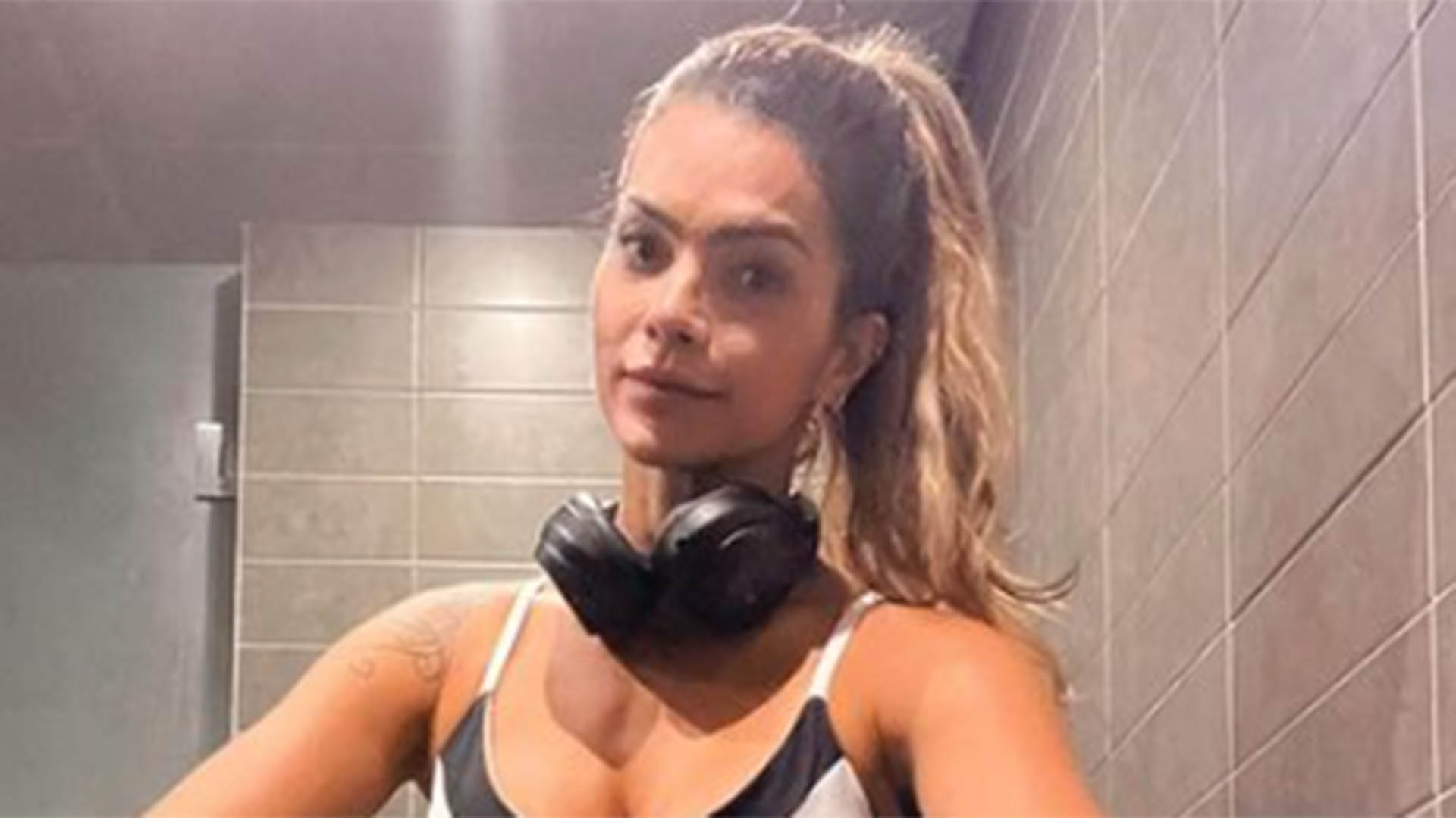 Kelly Key aposta em look justo e exibe seu corpo musculoso