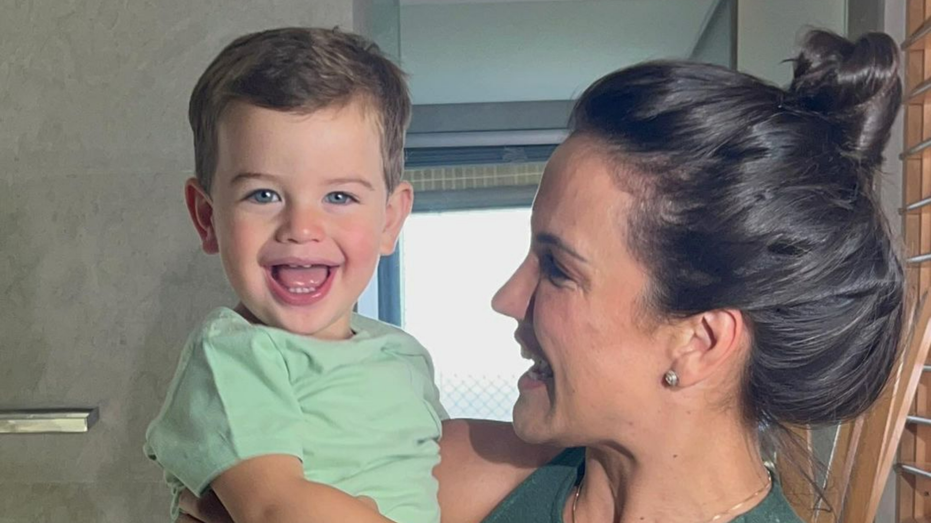 Kyra Gracie posta fotos encantadoras do filho, Rayan, com diferentes humores