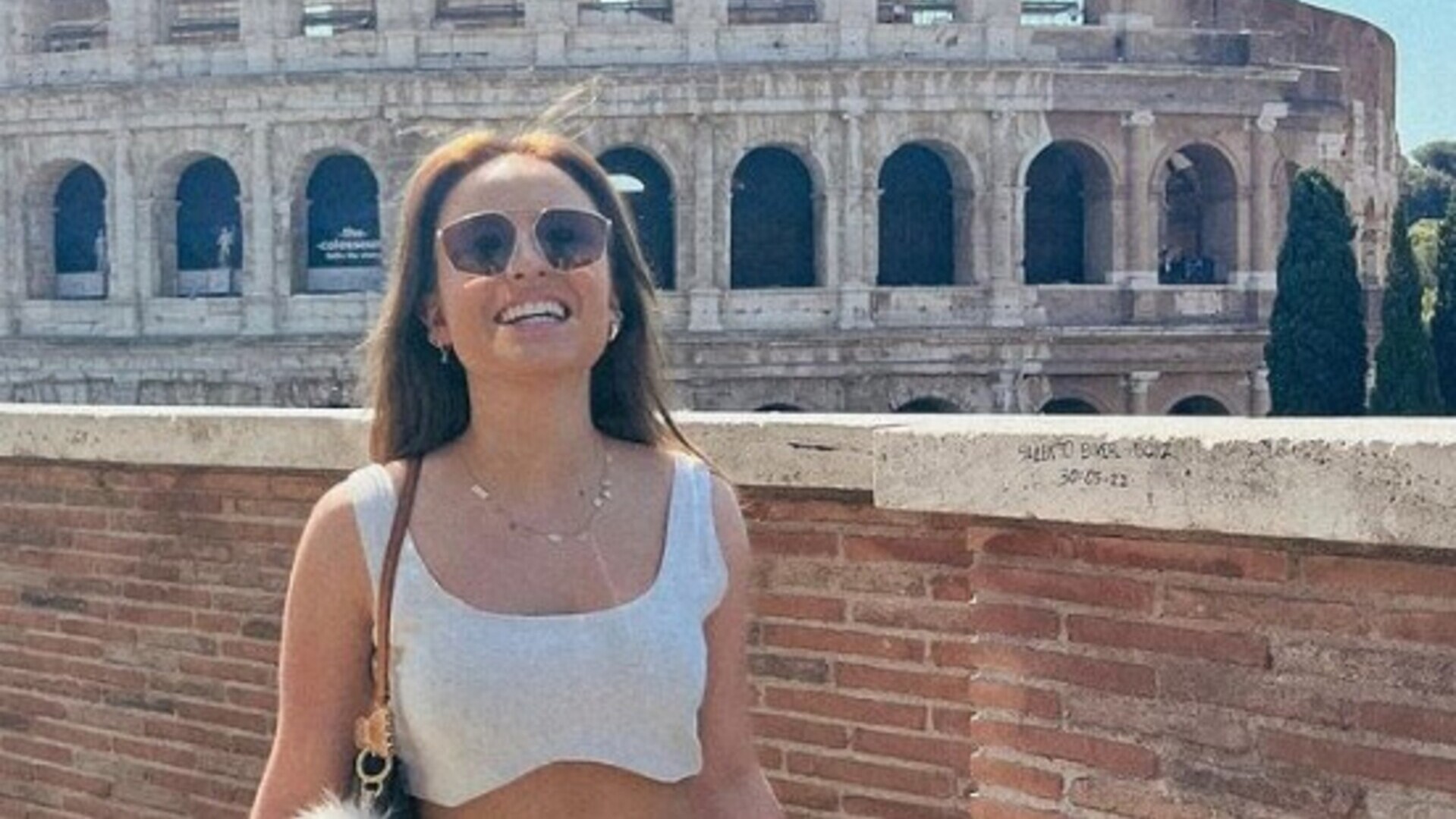 Larissa Manoela chega em Roma e compartilha fotos no Coliseu
