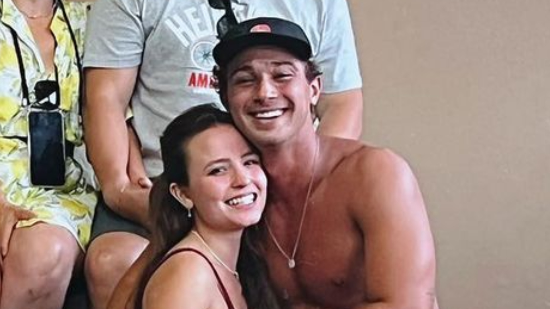 Larissa Manoela e André Luiz Frambach reúnem as famílias em foto: ”Quero mais o que?”