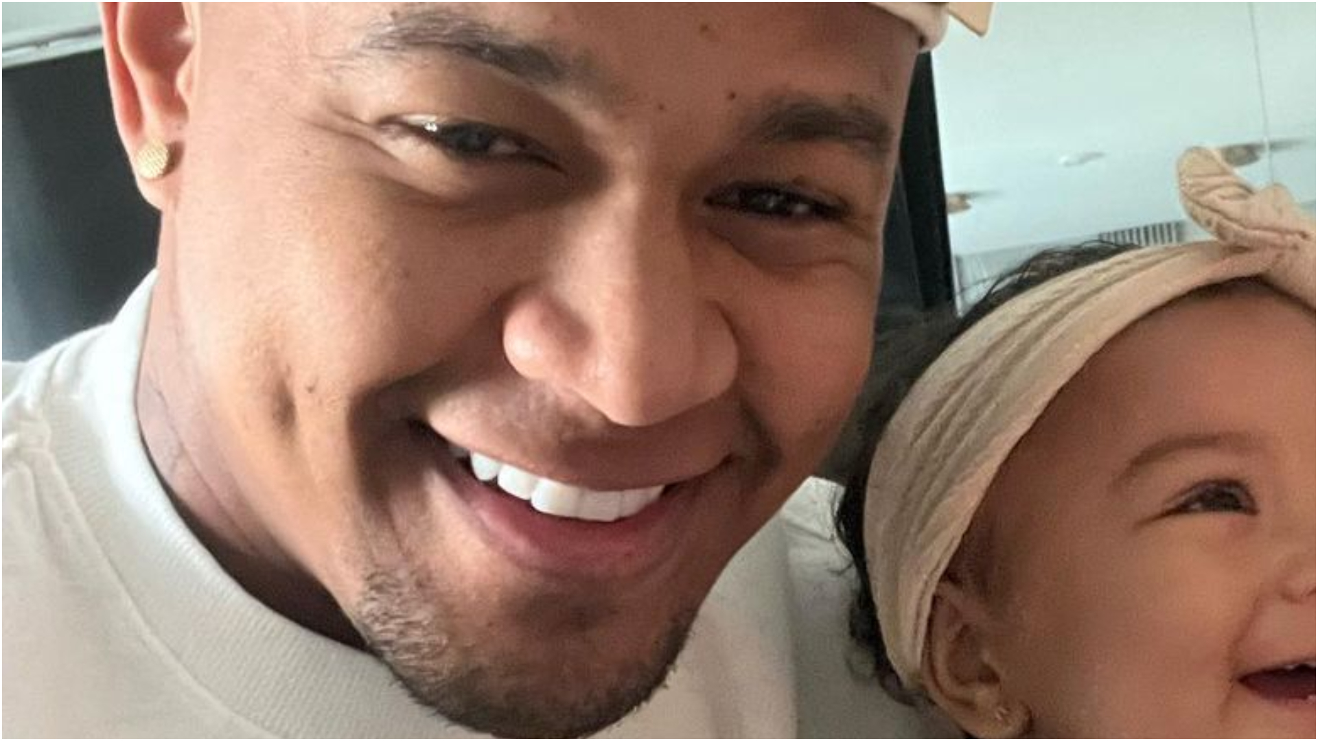 Filha de Léo Santana faz caras e bocas em fotos com o pai: ”É fofa demais”