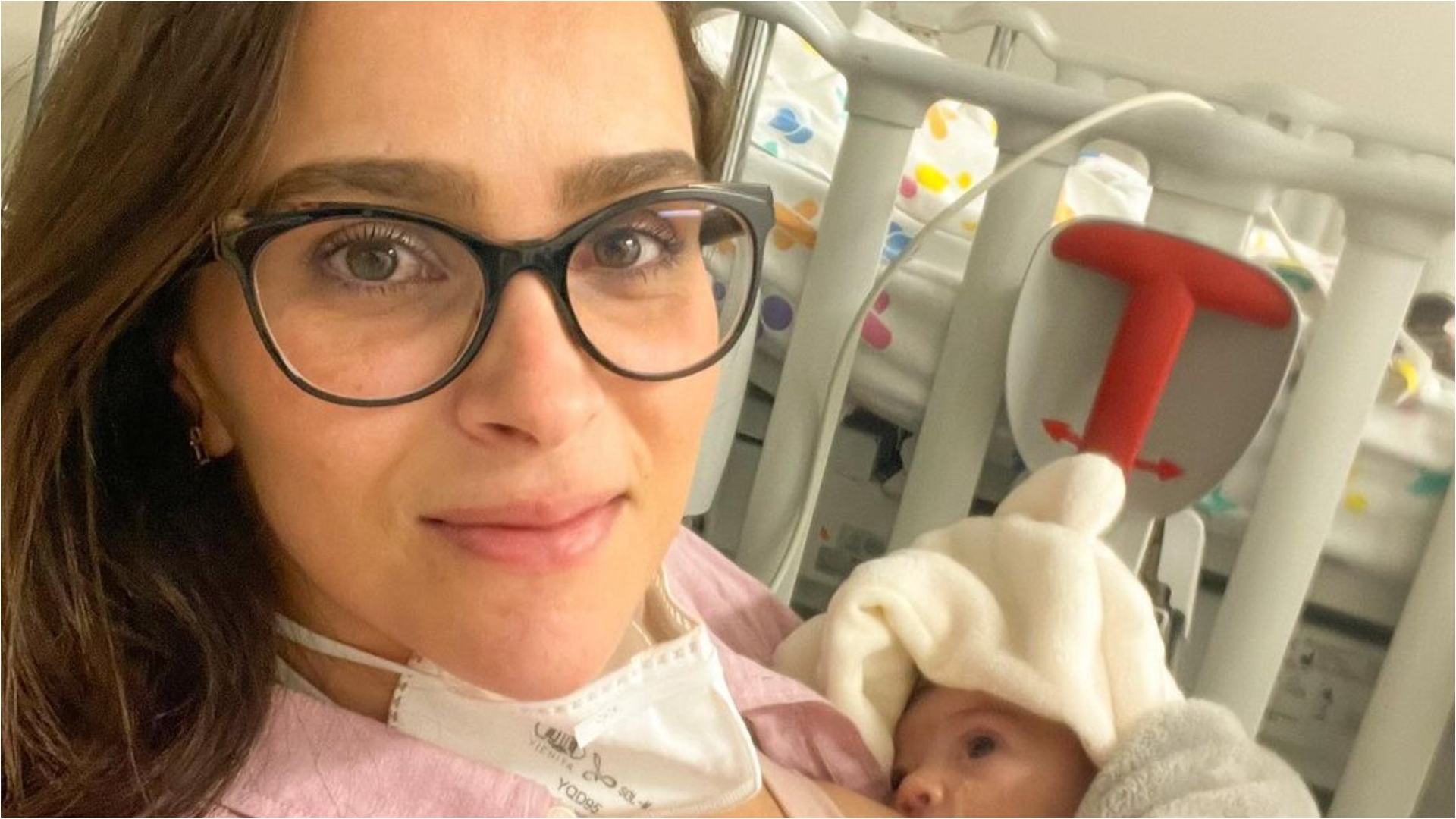Leticia Cazarré comemora 2 meses da filha caçula com homenagem à médica