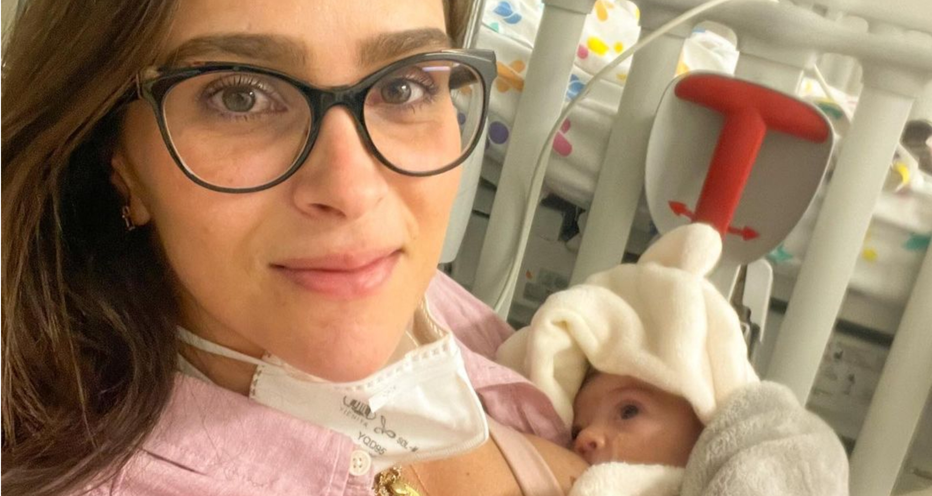 Leticia Cazarré mostra a filha internada após passar por nova cirurgia