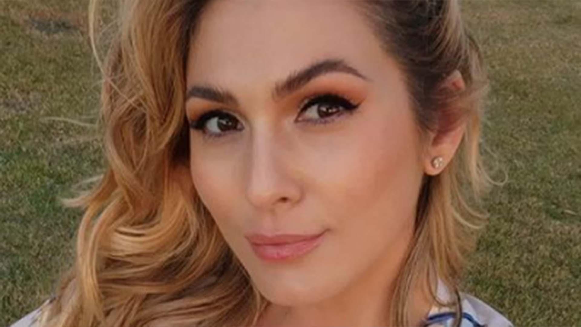 Recém-contratada da Globo, Lívia Andrade surge com vestido deslumbrante na web