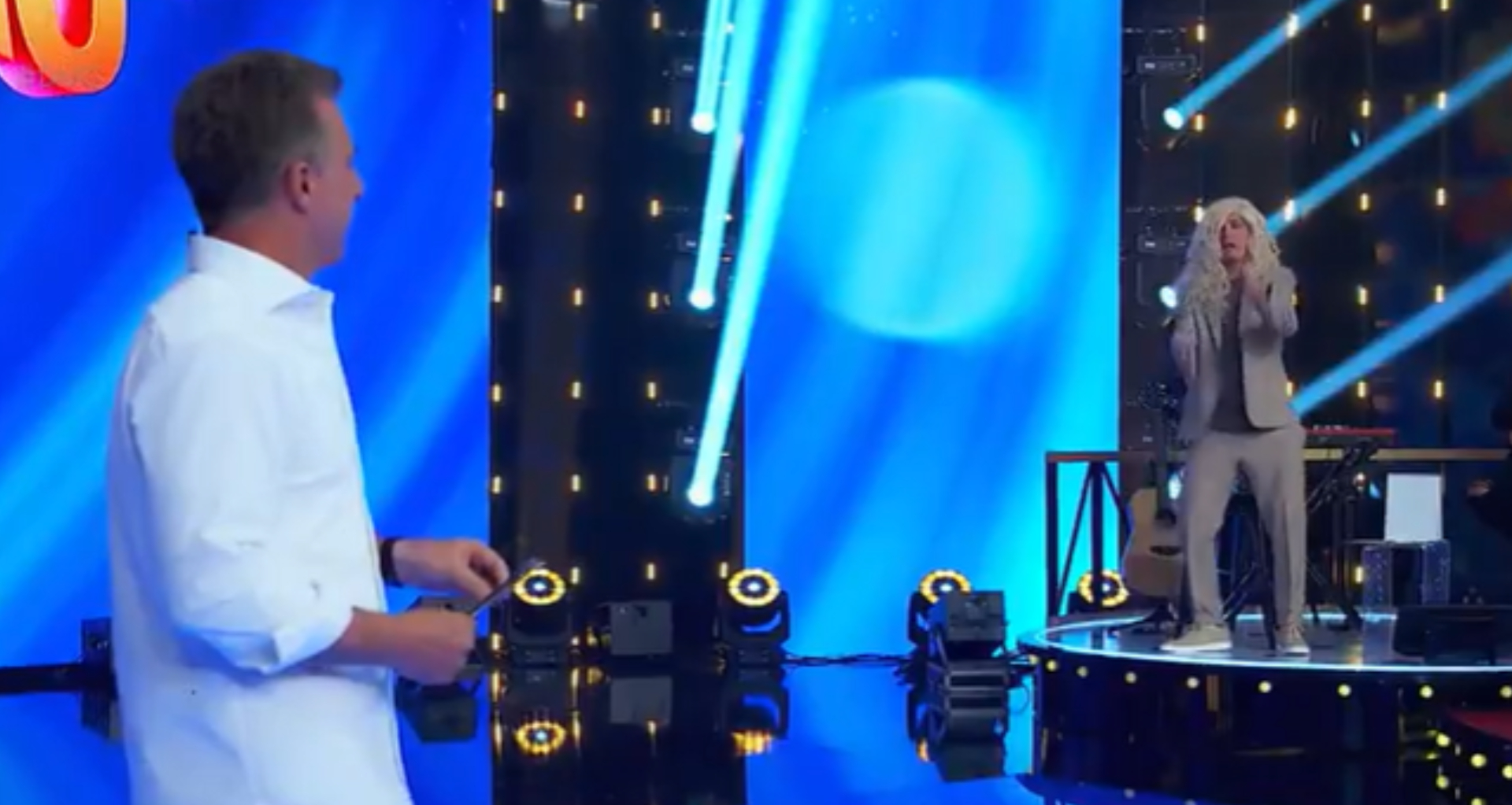 Luciano Huck fica desconfortável ao ver Rafael Portugal imitar Angélica no ‘Domingão’