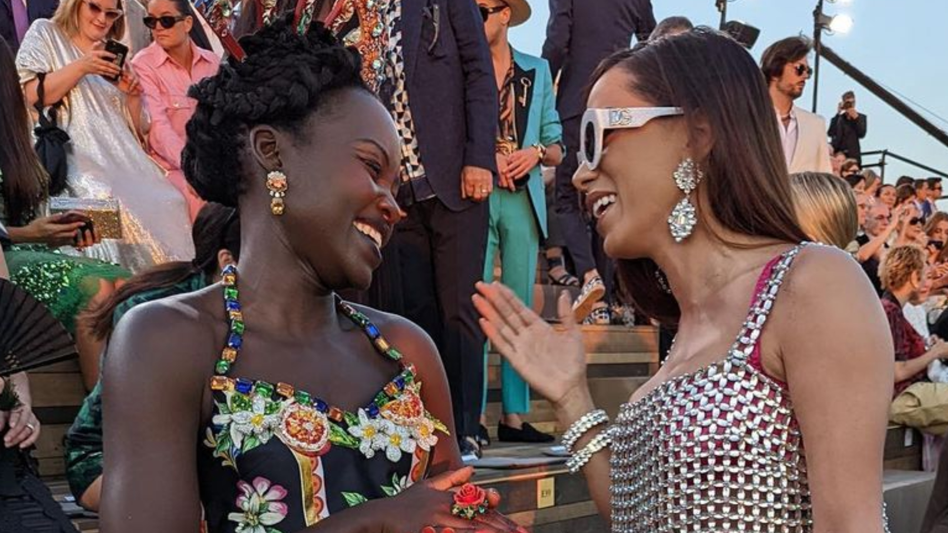 Atriz Lupita Nyong’o compartilha fotos com Anitta e surpreende fãs: ”Ícones”