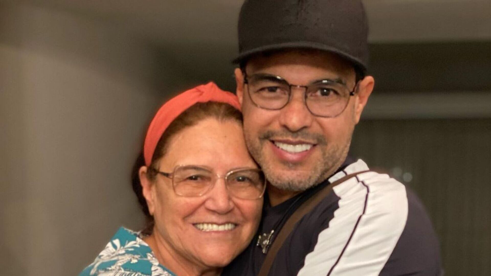 Zezé Di Camargo celebra aniversário da mãe com foto especial