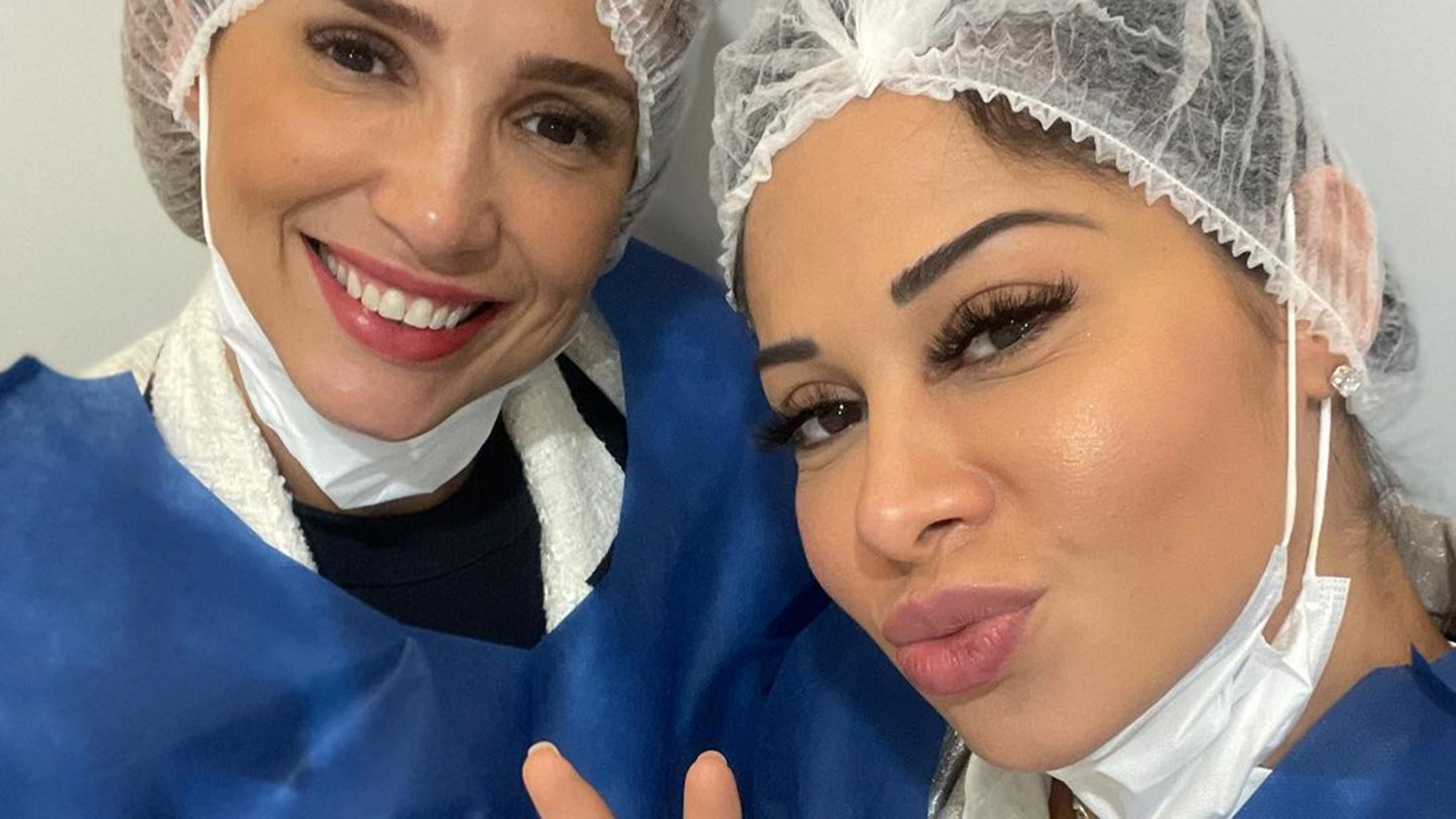 Maíra Cardi faz cirurgia nos olhos junto com sua amiga