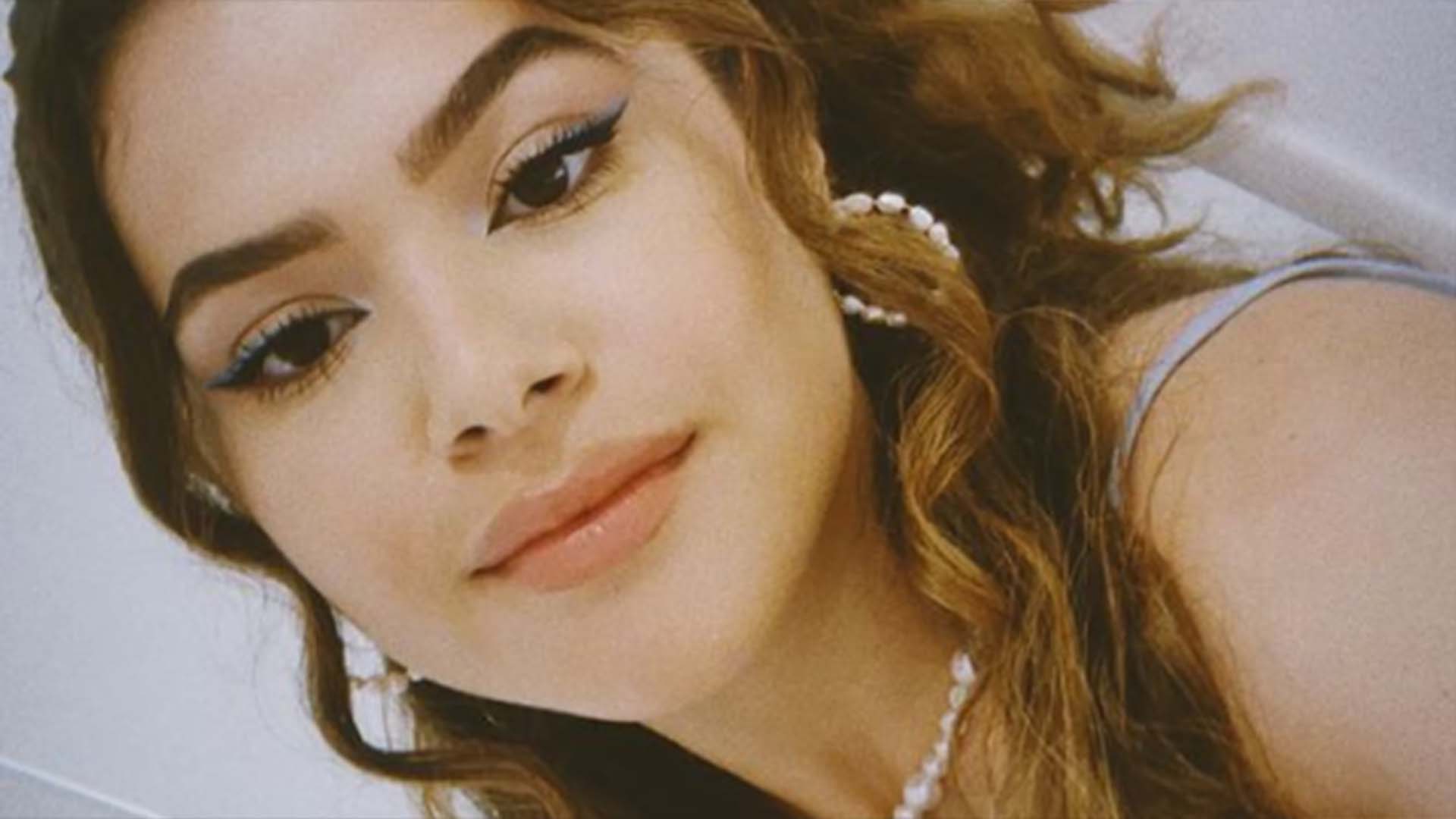 Maisa deixa a lingerie à mostra em novo look todo branco