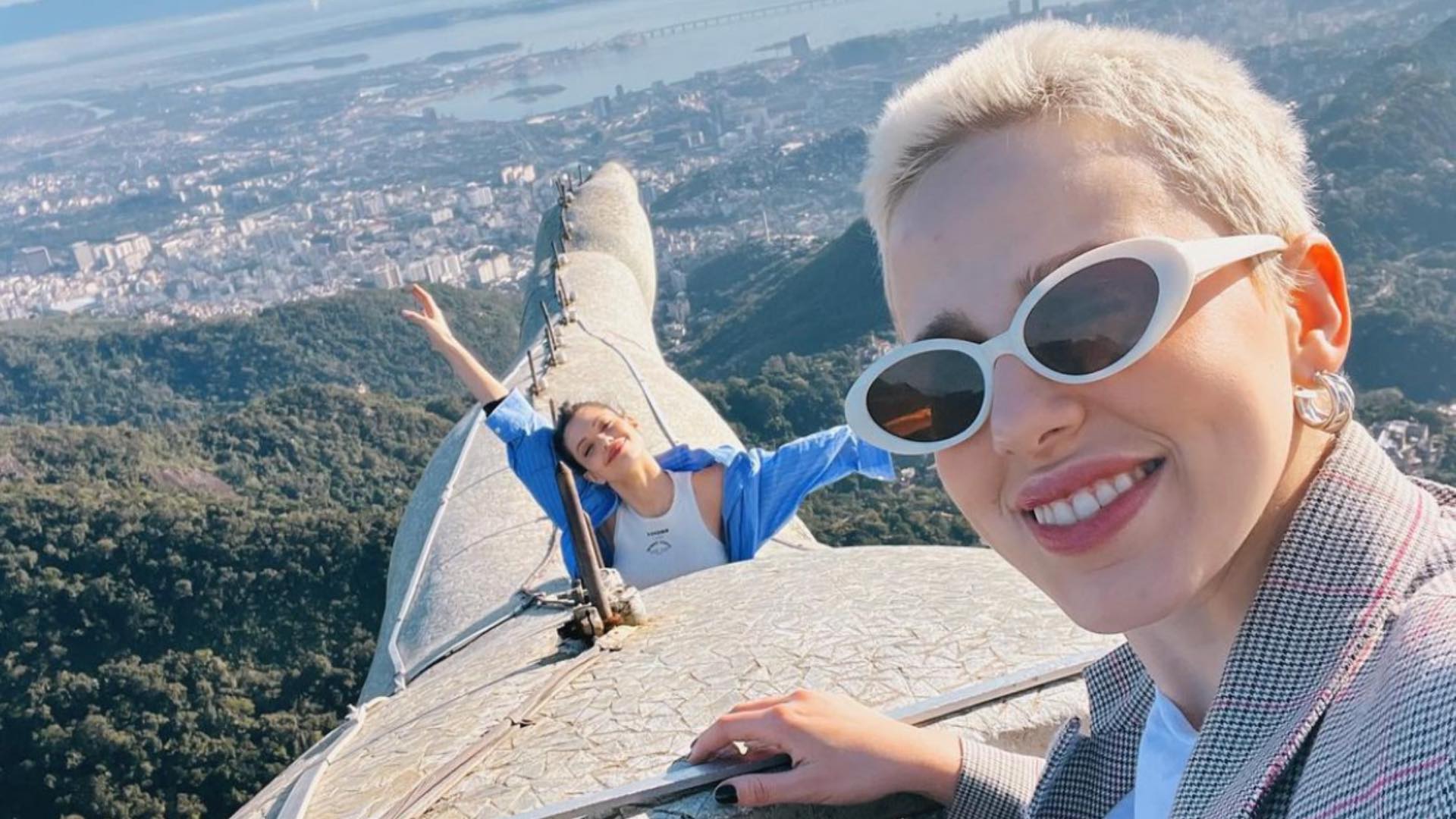 Marcella Rica e Vitória Strada visitam o Cristo Redentor: “Cidade maravilhosa”