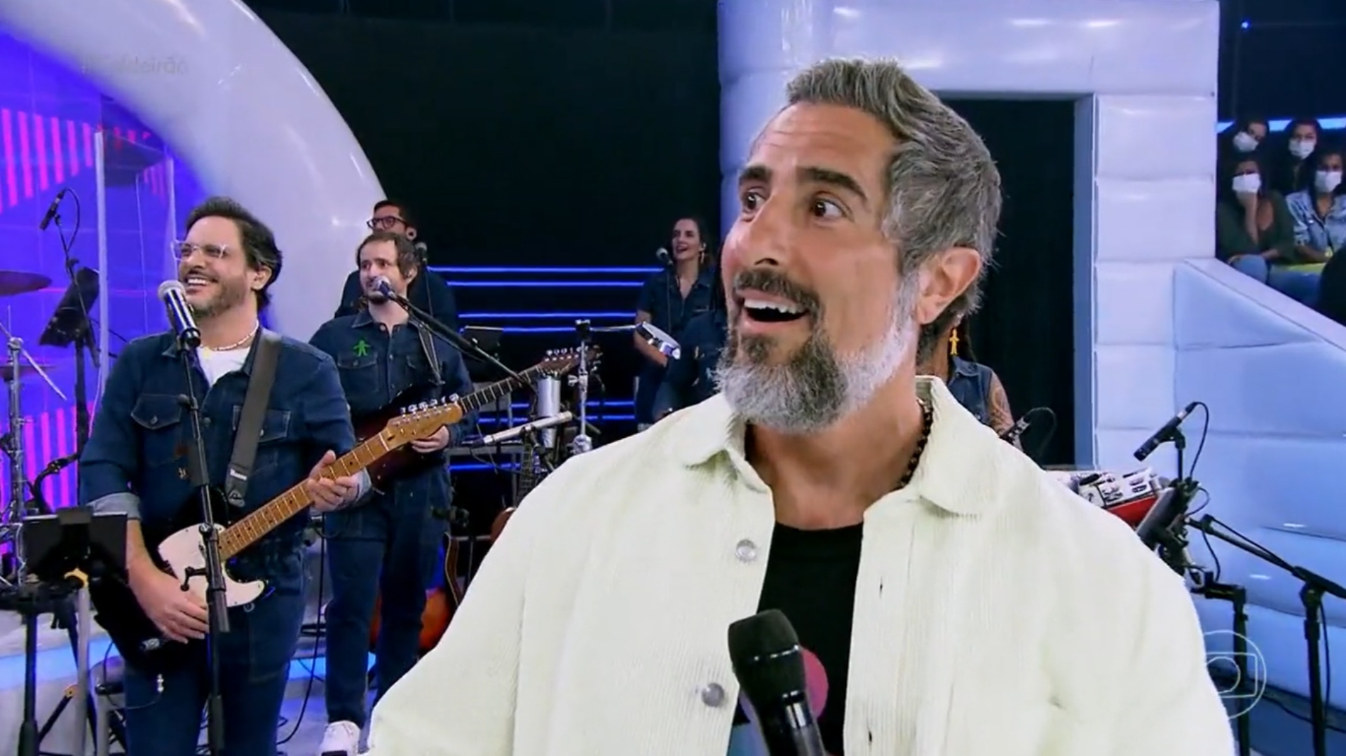 Marcos Mion se emociona ao receber surpresa dos filhos no ‘Caldeirão’: “Você é o melhor”