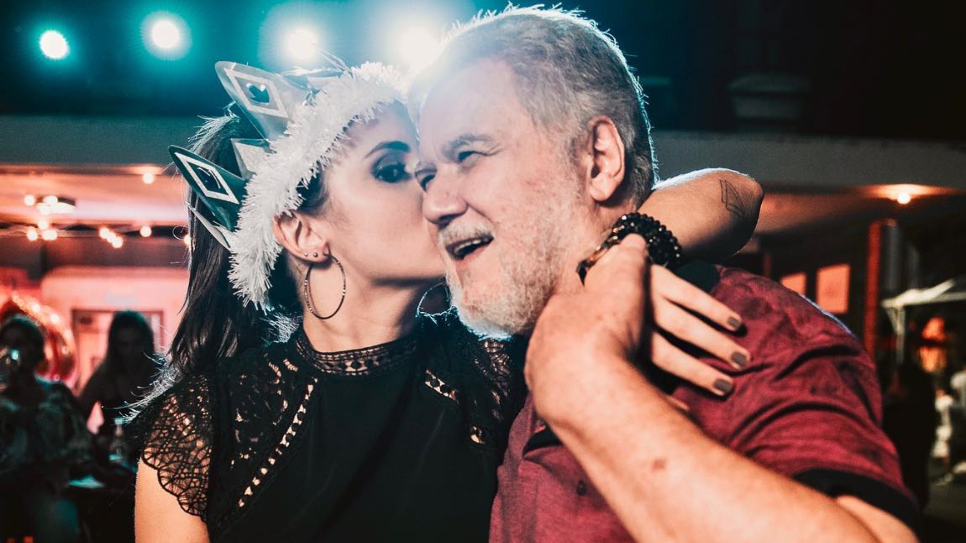 Mari Palma emociona ao prestar homenagem ao pai falecido: “Muita saudade”
