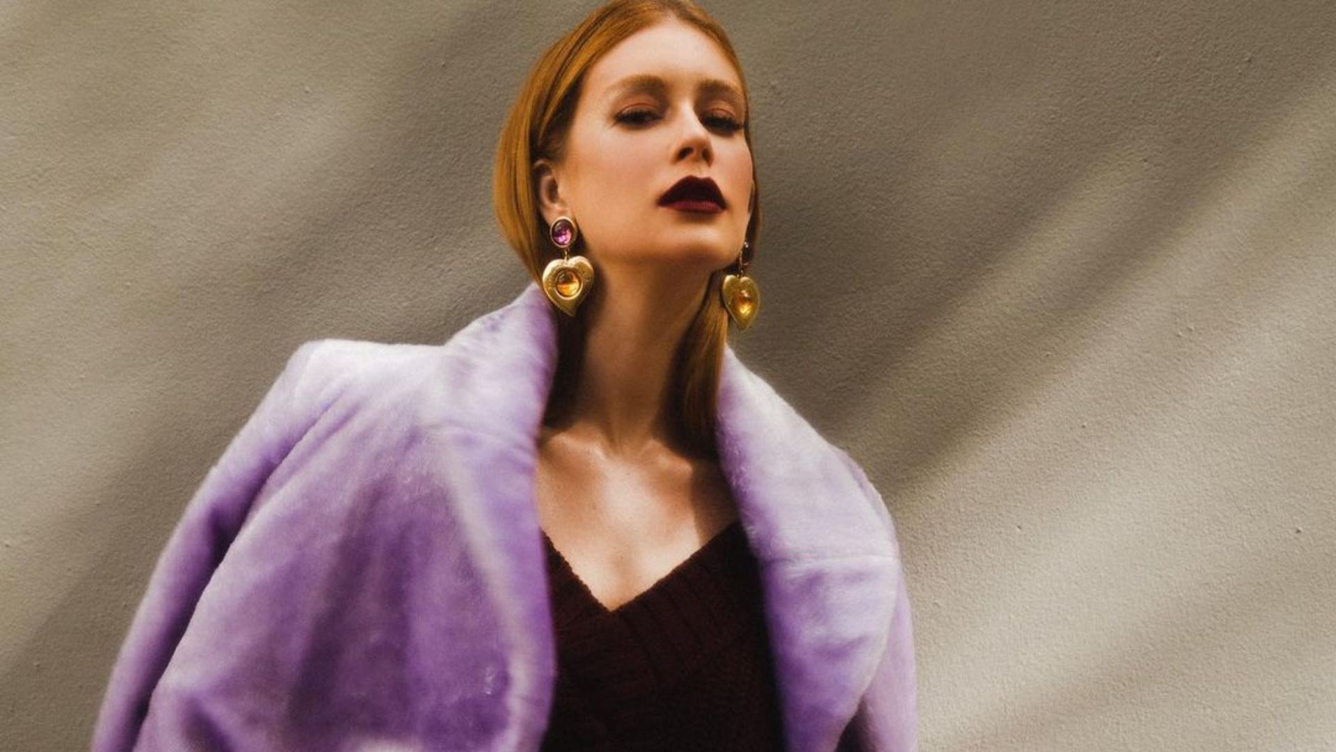 Marina Ruy Barbosa aposta em tendência de moda e usa casaco de R$1,5 mil
