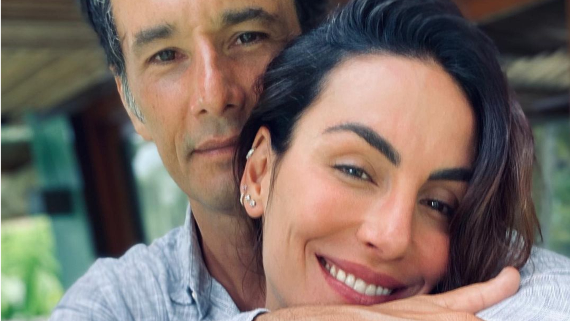 Ao lado de Rodrigo Santoro, Mel Fronckowiak mostra presente que ganhou da filha