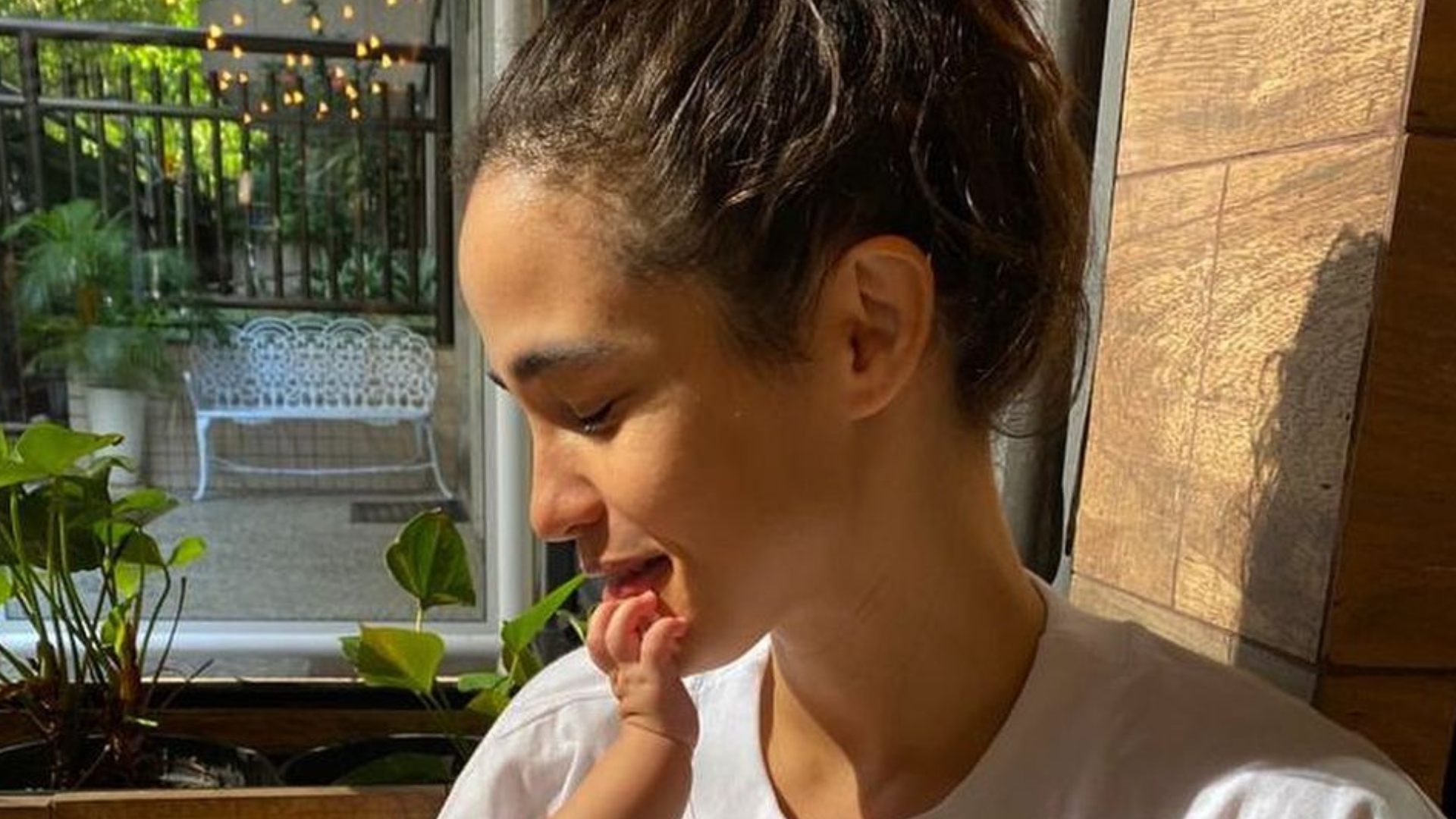 Filha de Nanda Costa explode o fofurômetro em fotos inéditas