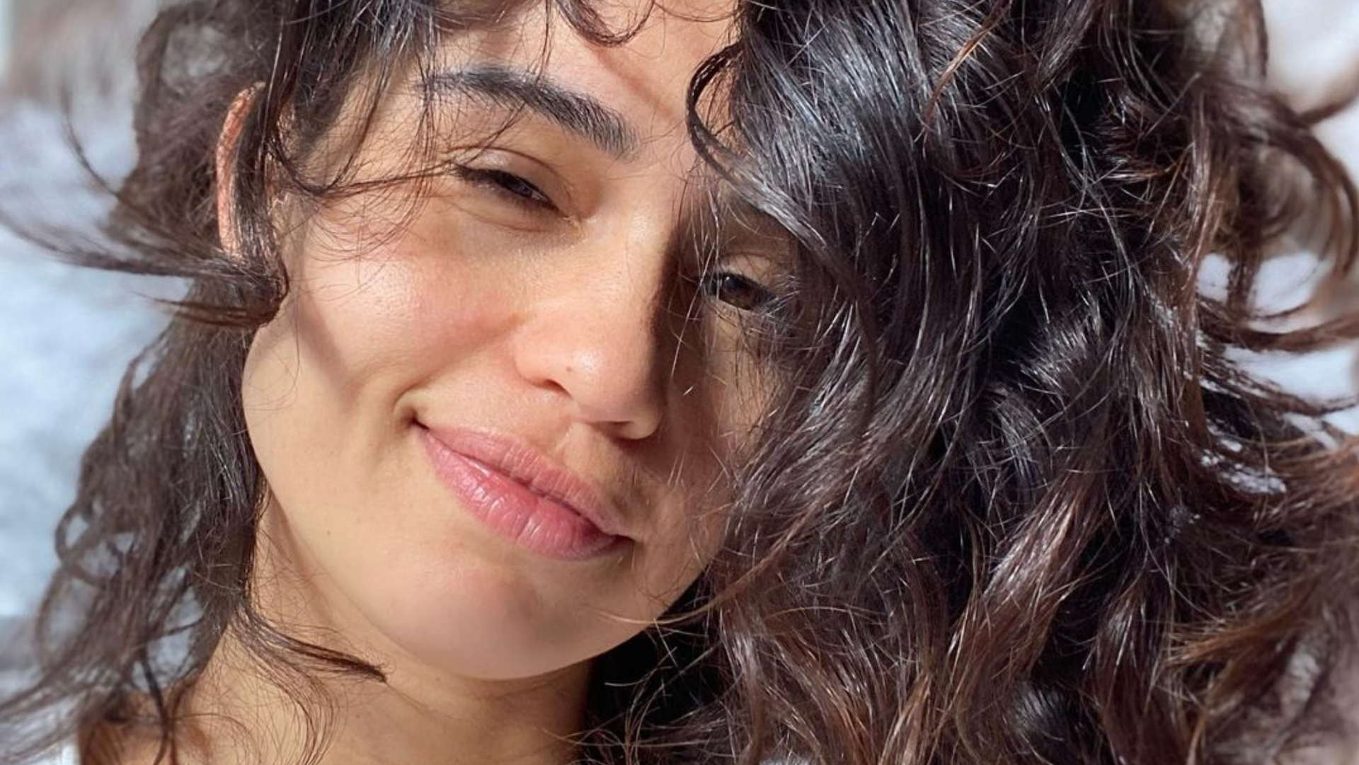 Nanda Costa diz que vai radicalizar o visual e avisa: ”Se me querem pra próximo trabalho, falem agora!”
