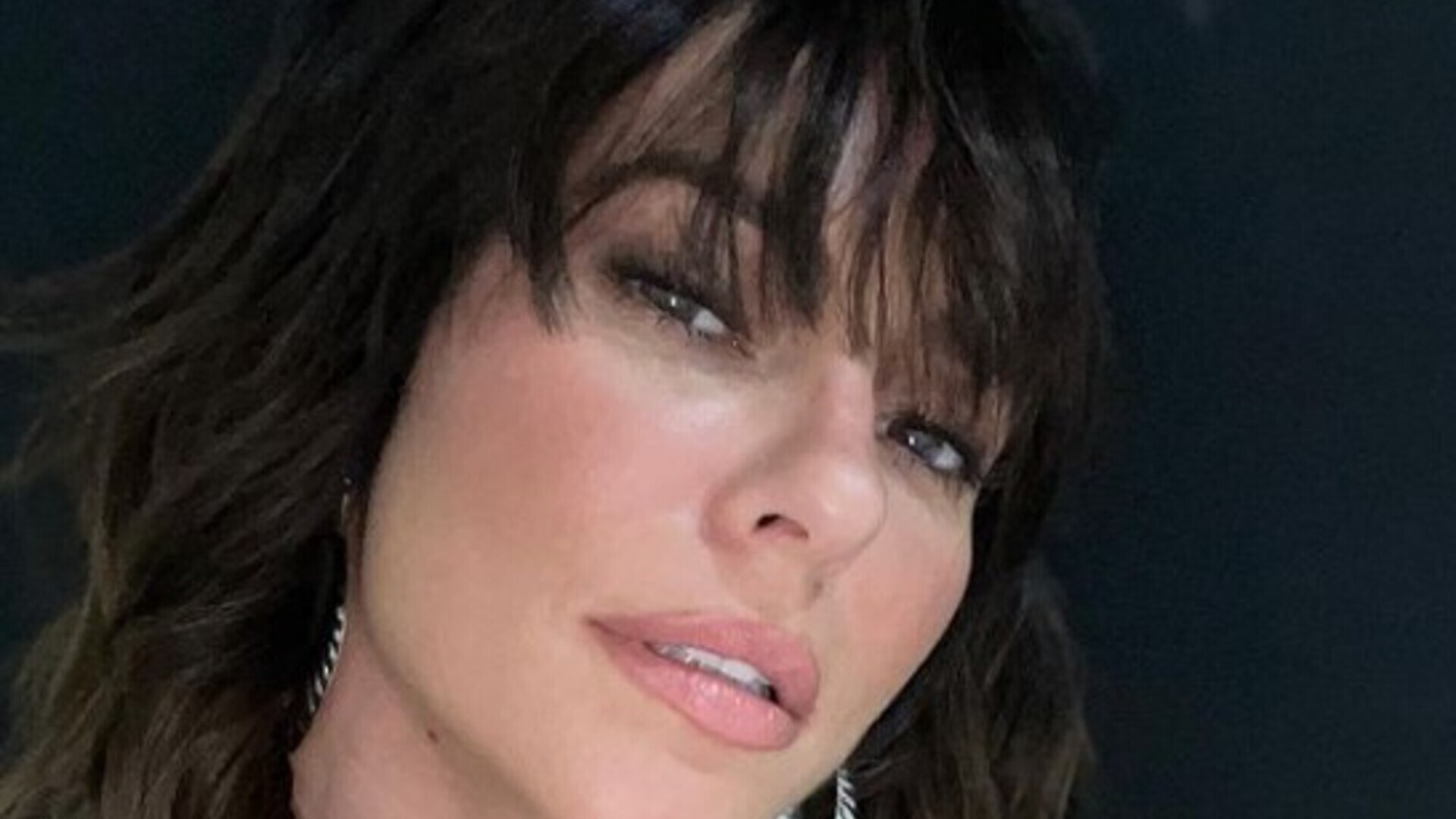 Paolla Oliveira ultrapassa os limites da beleza ao publicar selfies