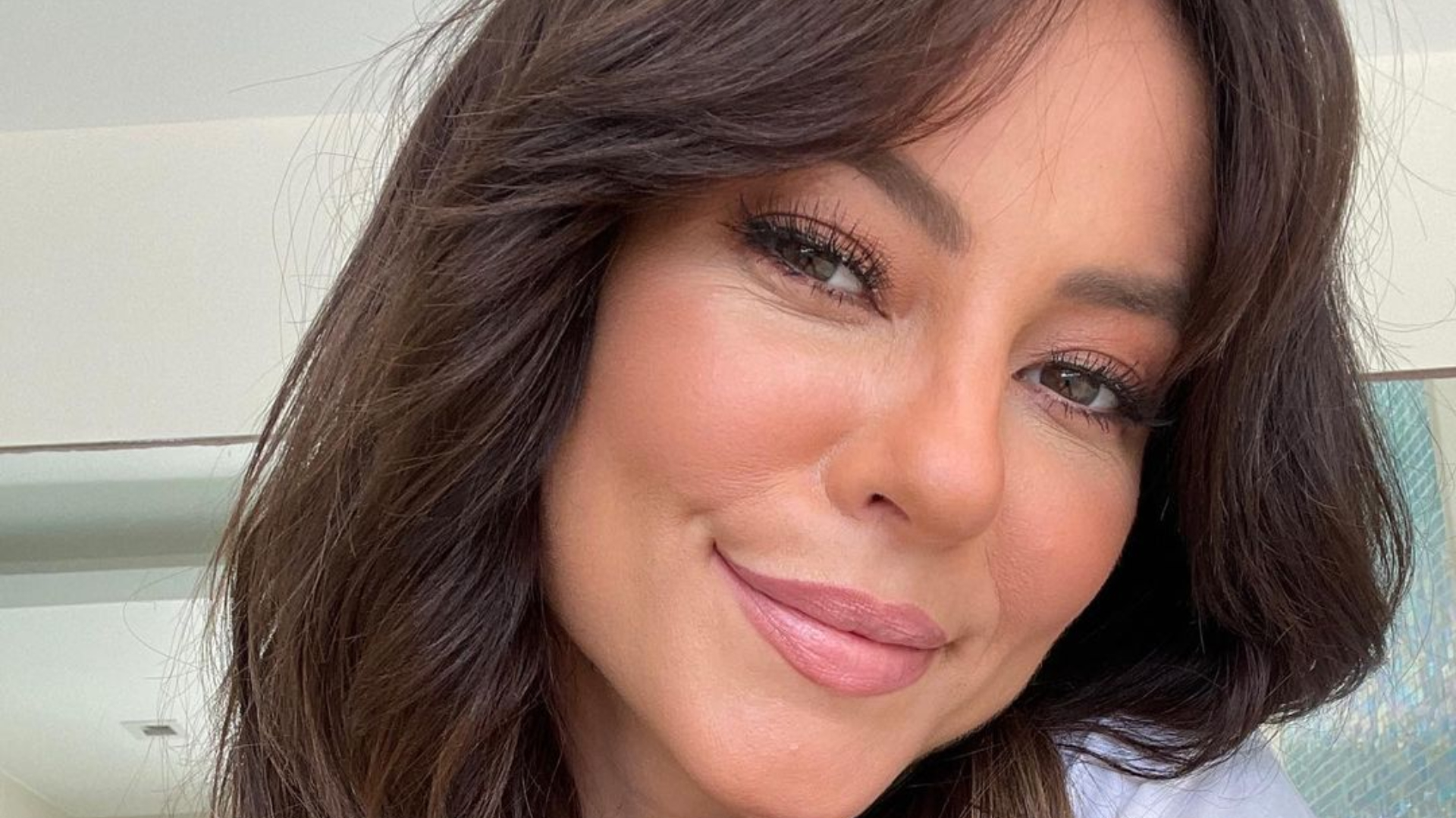 Paolla Oliveira dá show de beleza em novas fotos: ”Impecável”