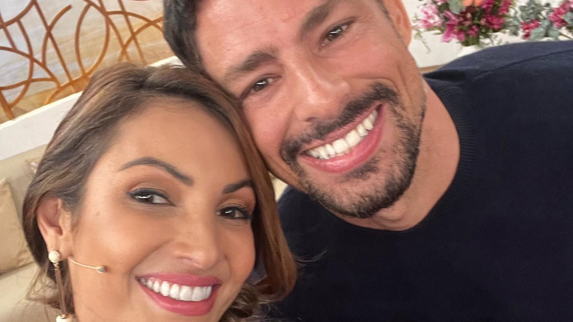 Patrícia Poeta tieta Cauã Reymond nos bastidores do Encontro: ”Querido”