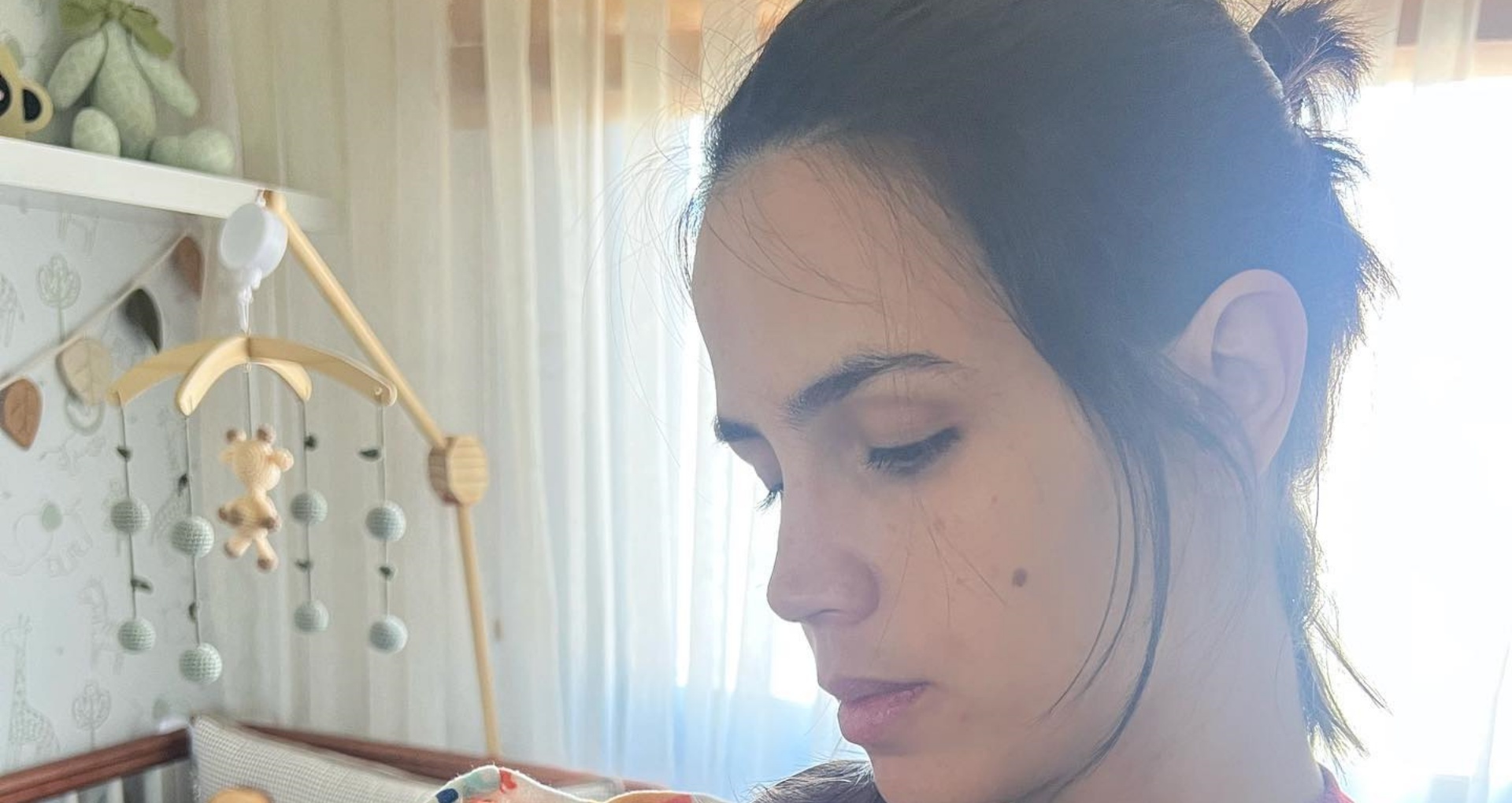 Pérola Faria mostra o rosto do filho recém-nascido em nova foto
