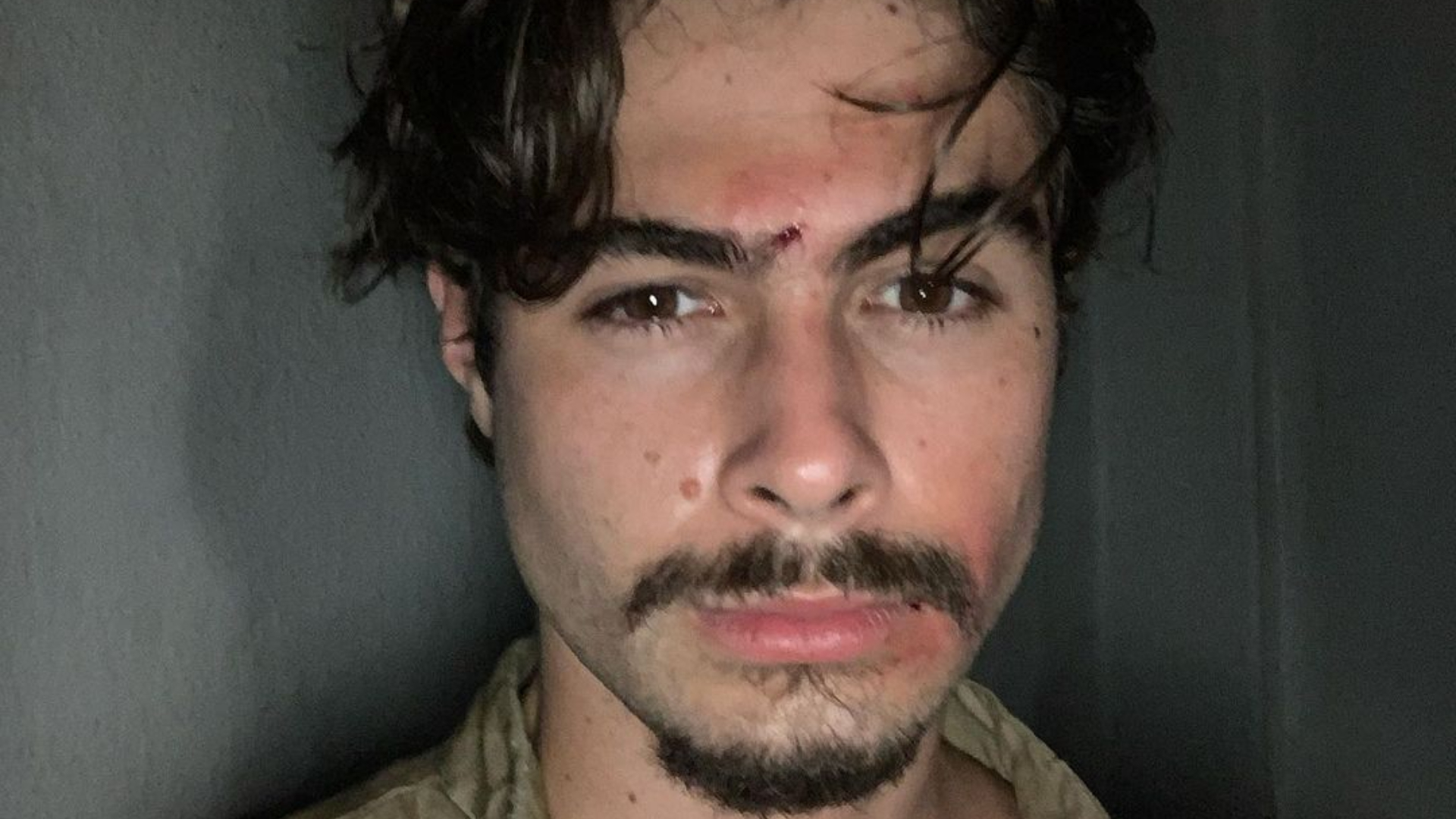 Na última semana da novela, Rafa Vitti mostra bastidores de cena tensa